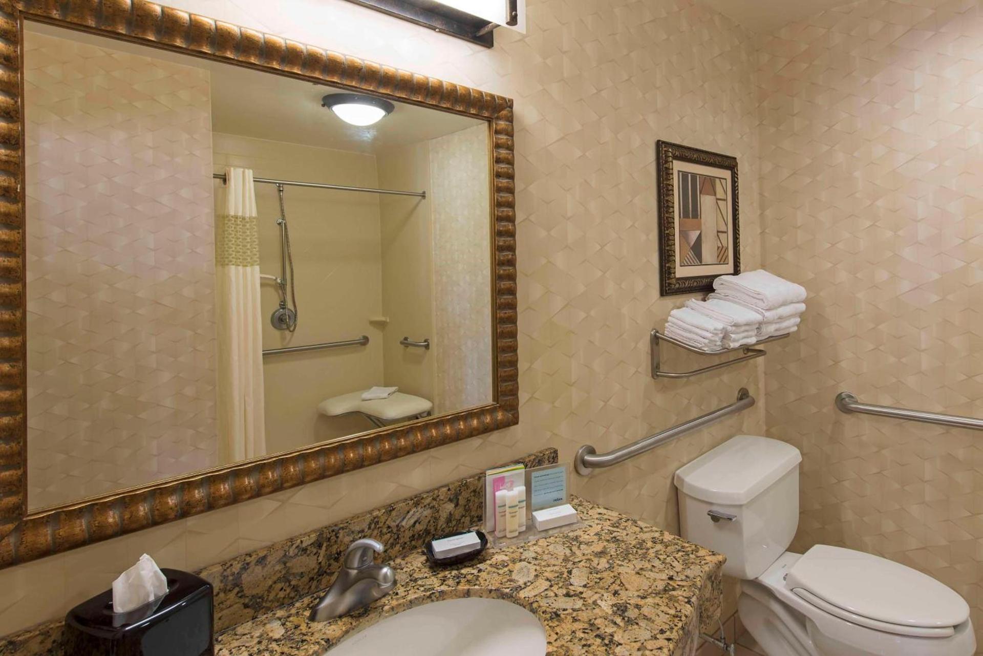 Hampton Inn and Suites Indianapolis-Fishers photo 36