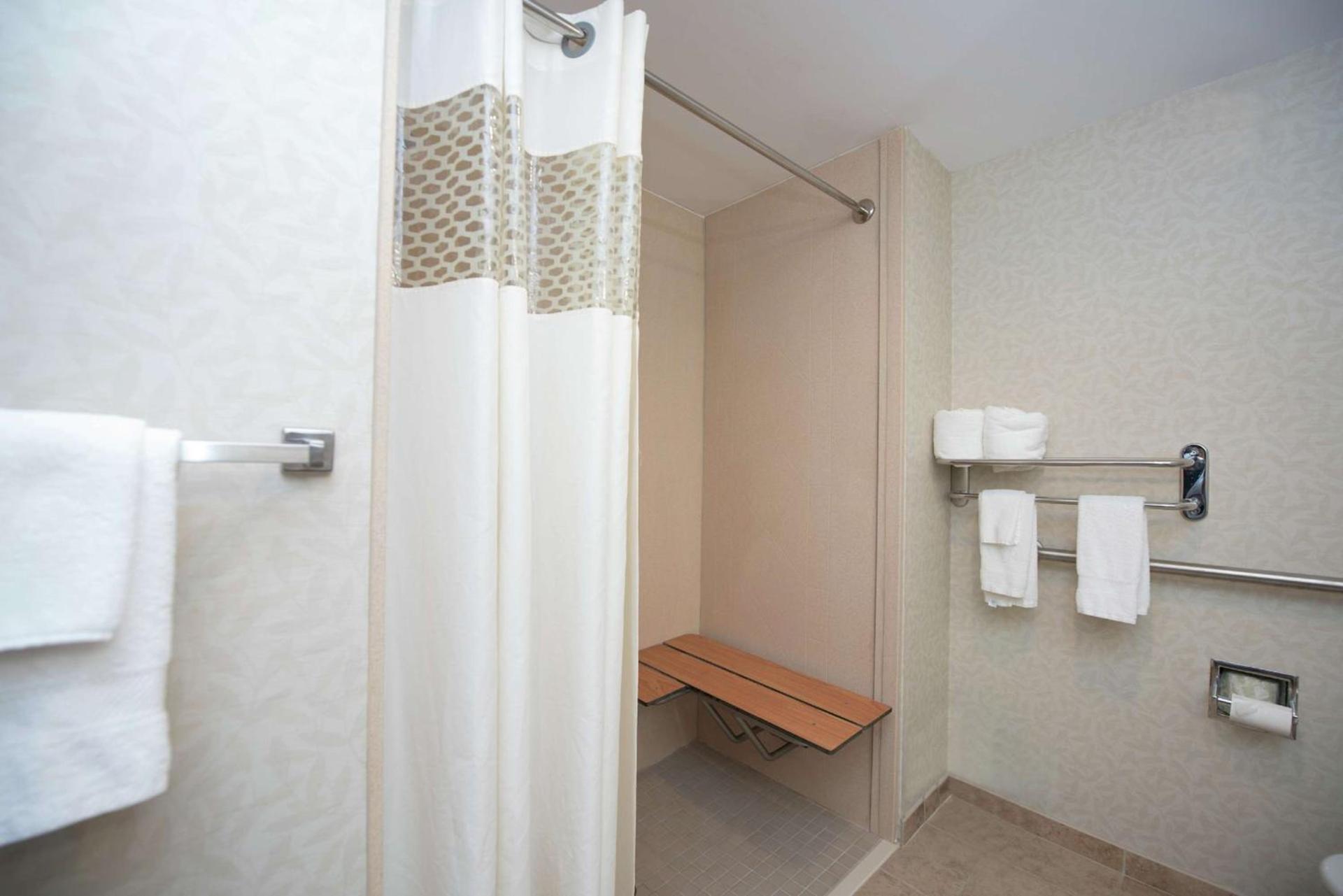 Hampton Inn Yazoo City photo 15