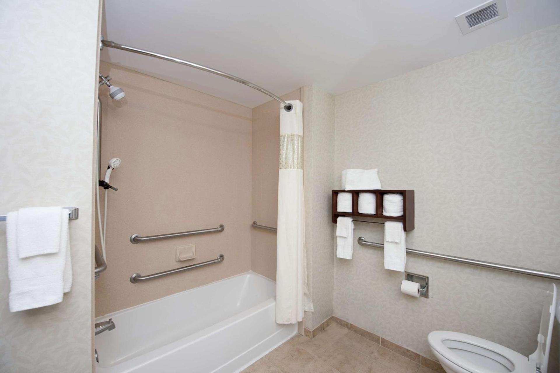 Hampton Inn Yazoo City photo 17