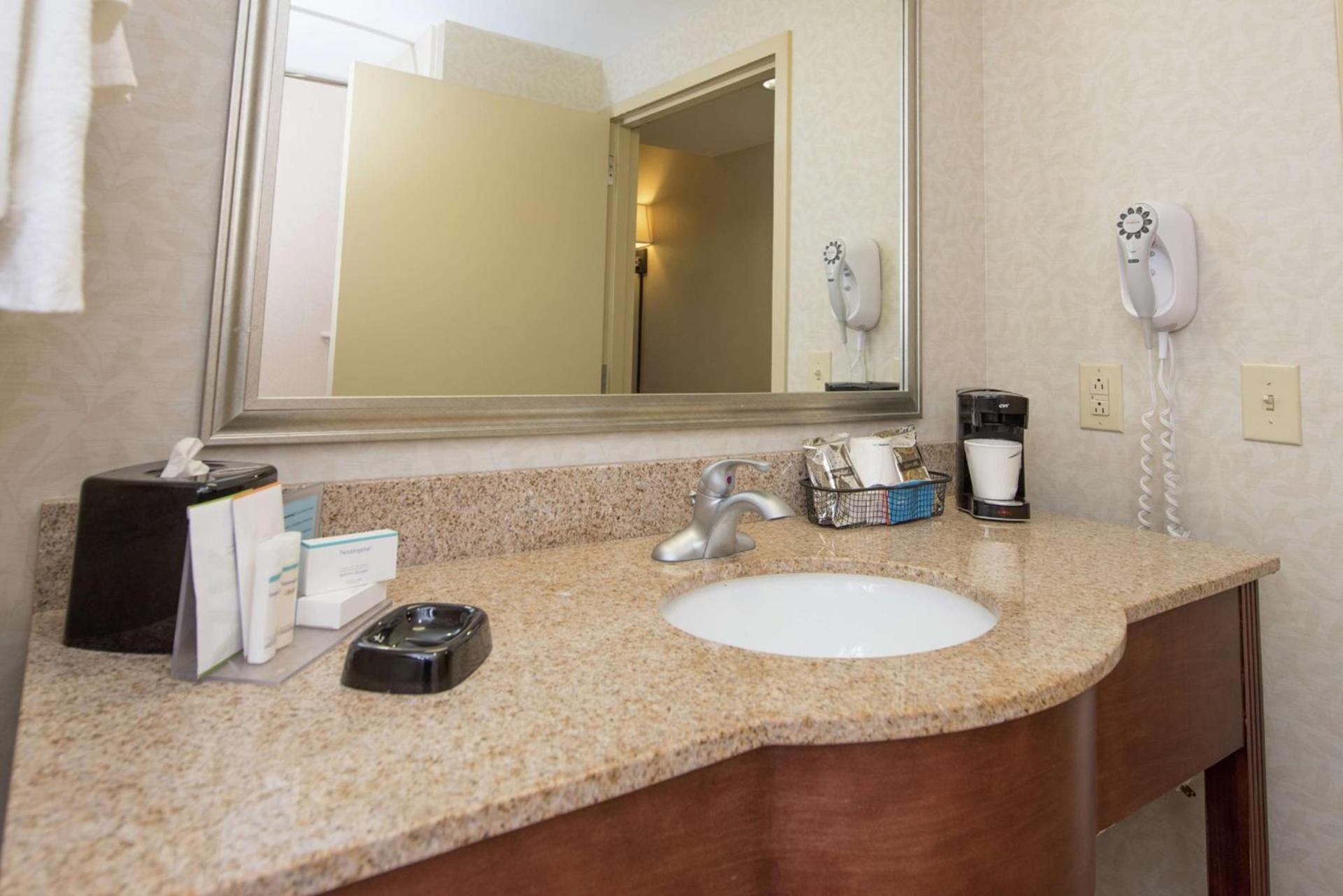 Hampton Inn Yazoo City photo 19