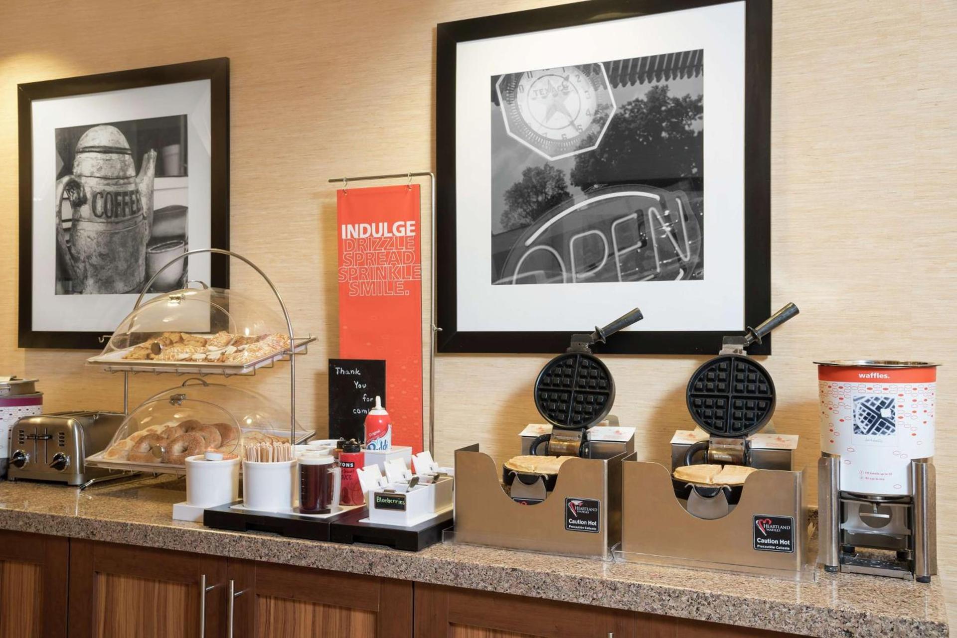 Hampton Inn Joliet/I-80 photo 16