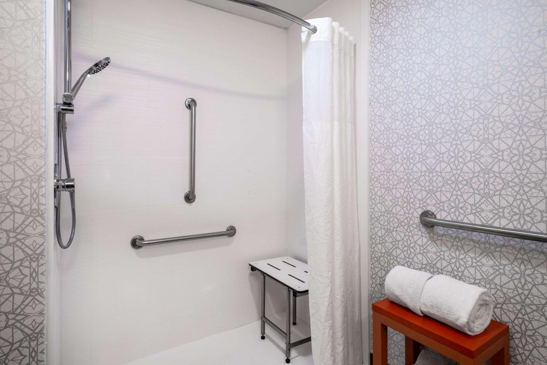 Hampton Inn Joliet/I-80 photo 21