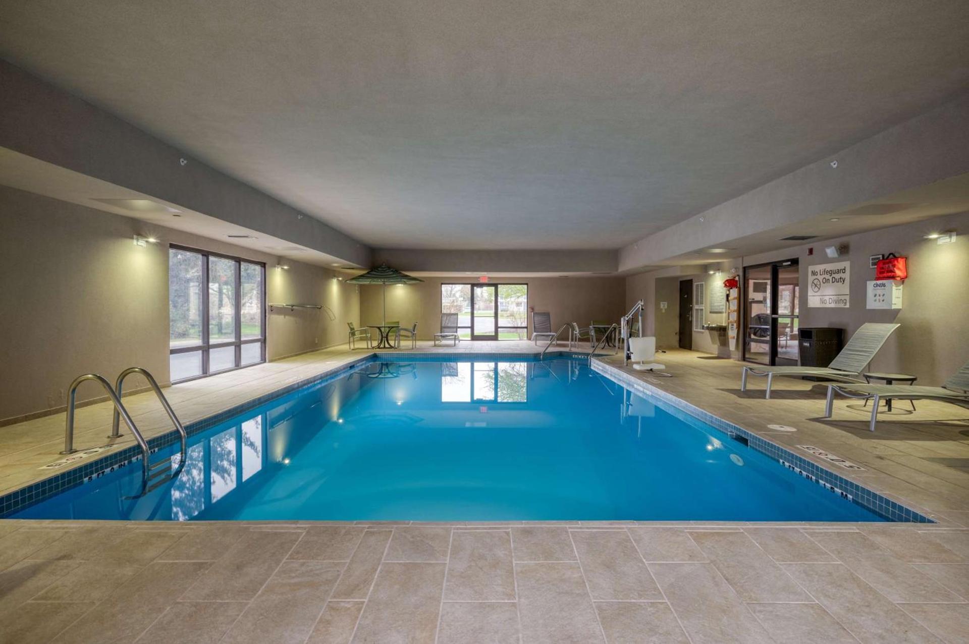 Hampton Inn Janesville photo 3