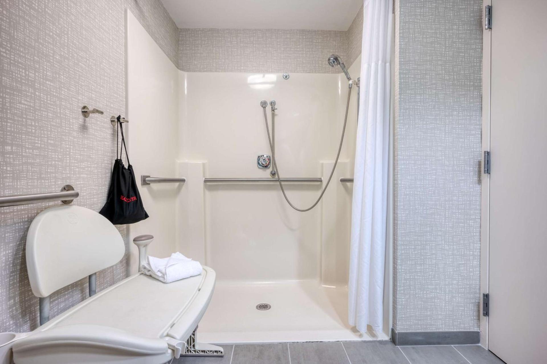 Hampton Inn Janesville photo 8
