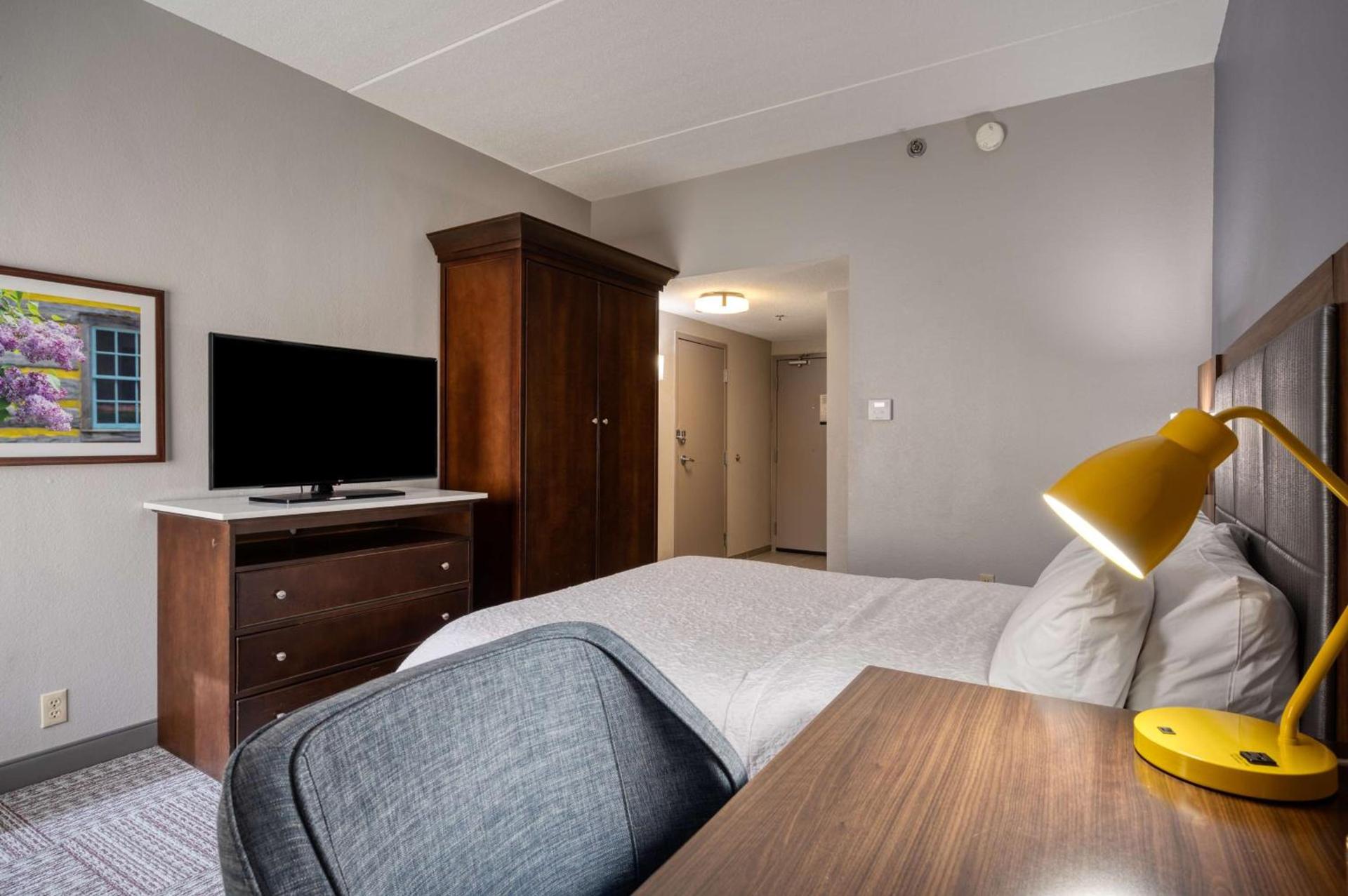 Hampton Inn Janesville photo 11