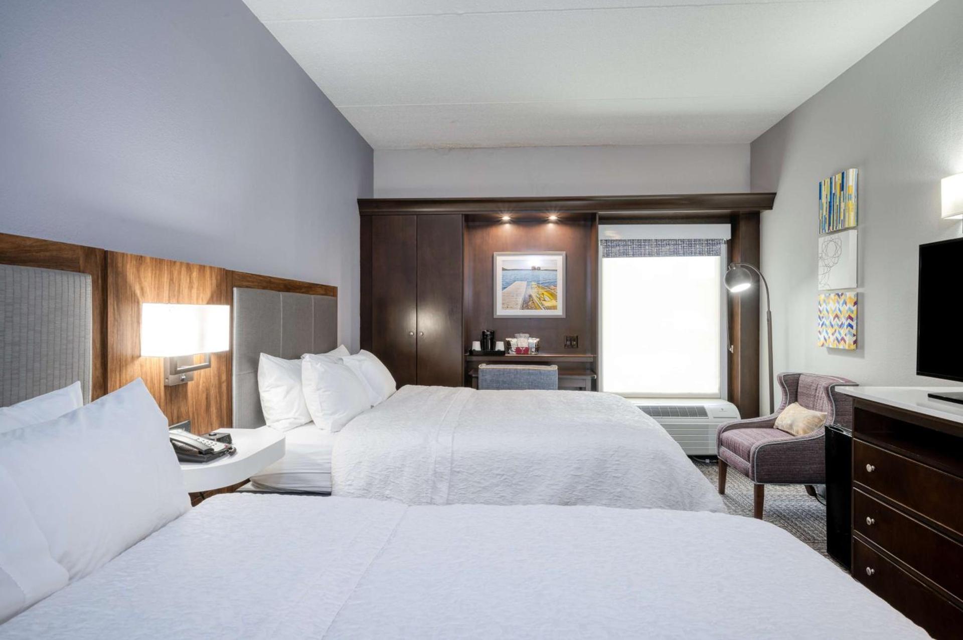 Hampton Inn Janesville photo 15