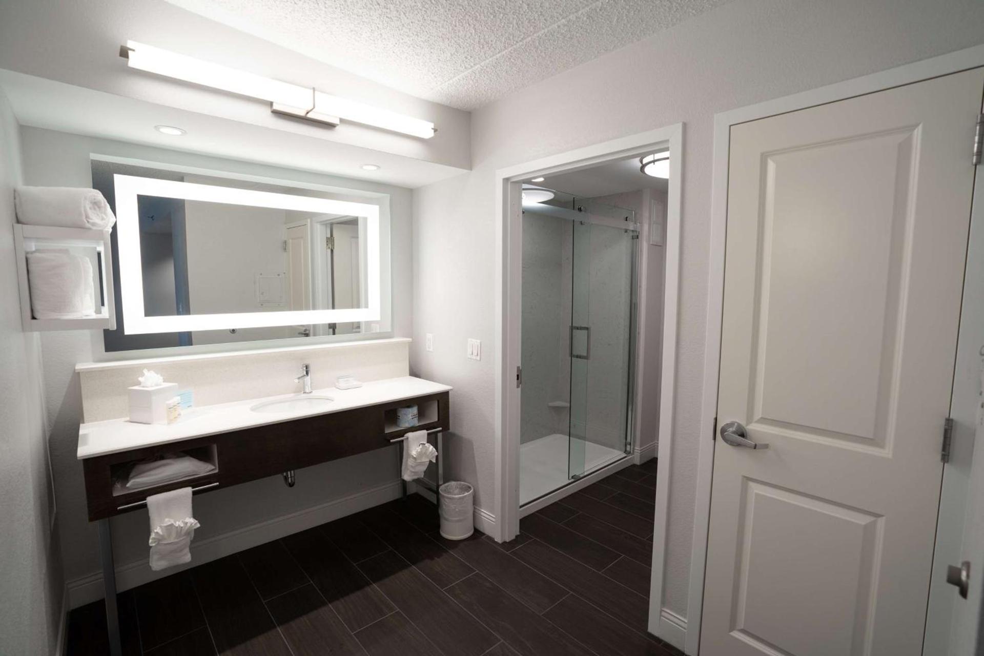 Hampton Inn & Suites Fairfield photo 48