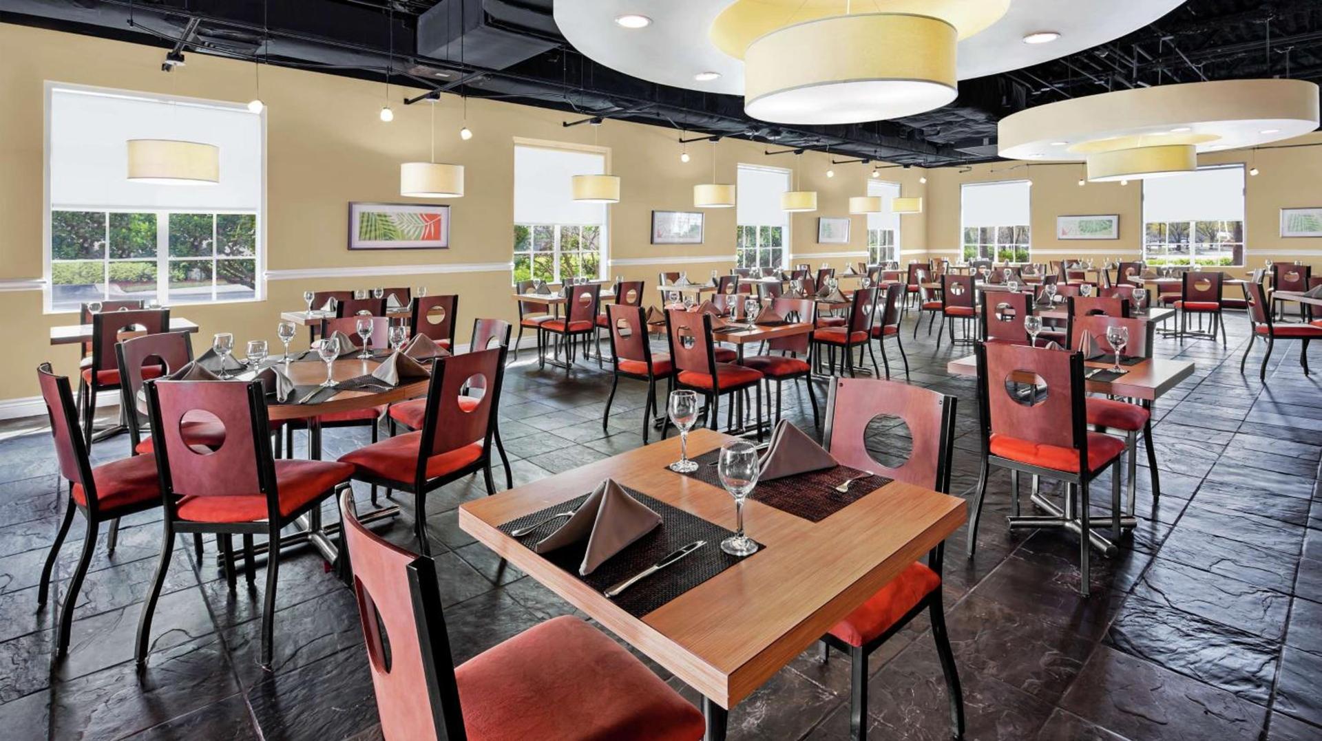 DoubleTree by Hilton Sunrise - Sawgrass Mills photo 44