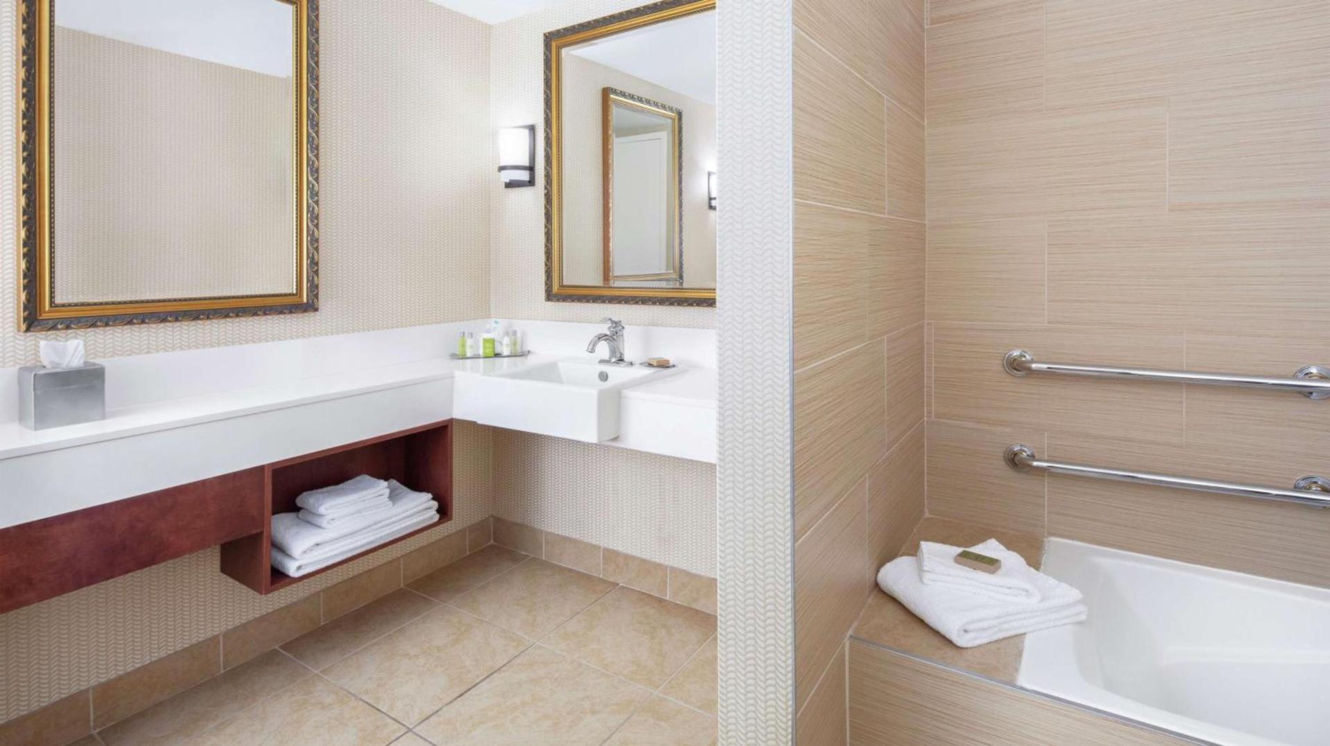 DoubleTree by Hilton Sunrise - Sawgrass Mills photo 31
