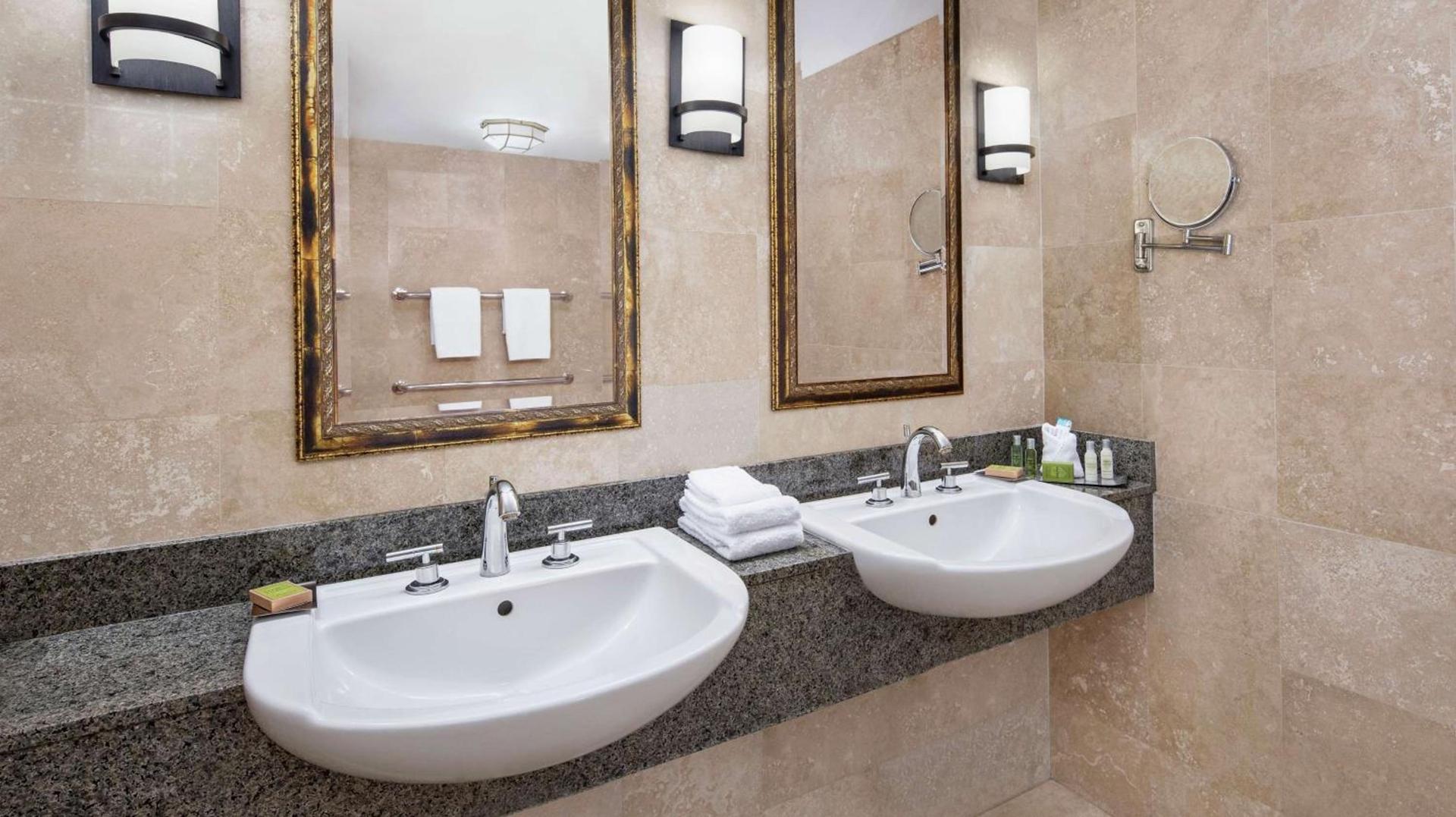 DoubleTree by Hilton Sunrise - Sawgrass Mills photo 12