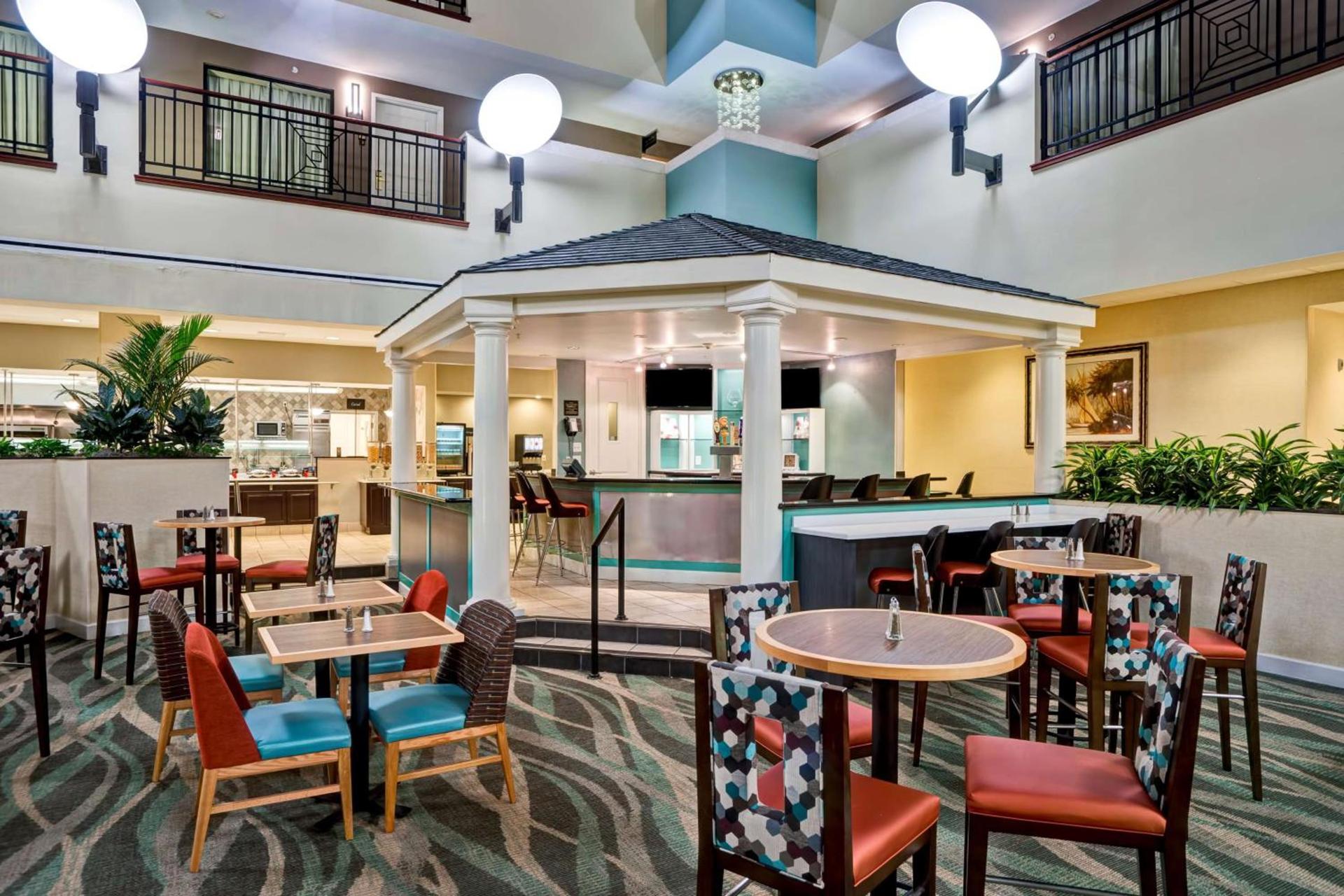 Embassy Suites Fort Myers - Estero photo 12