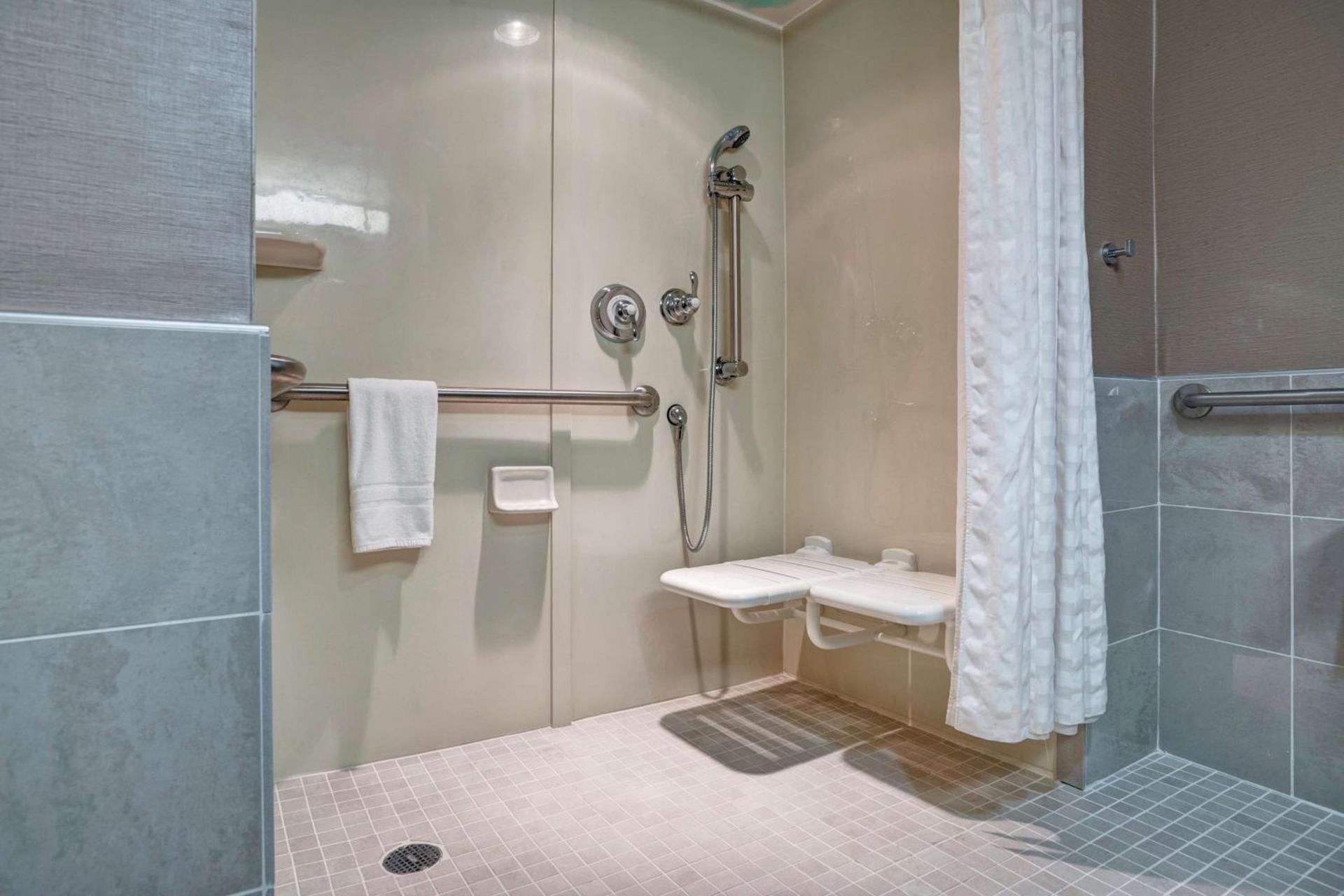 Embassy Suites Fort Myers - Estero photo 31