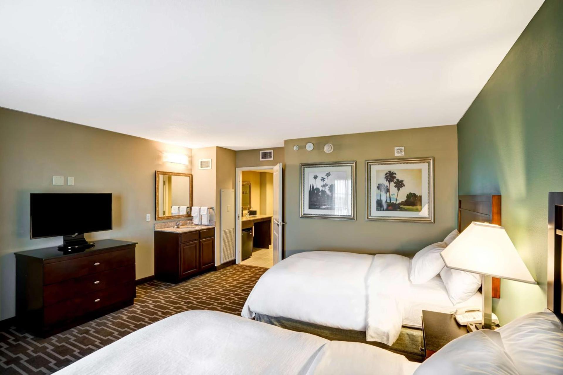 Embassy Suites Fort Myers - Estero photo 52