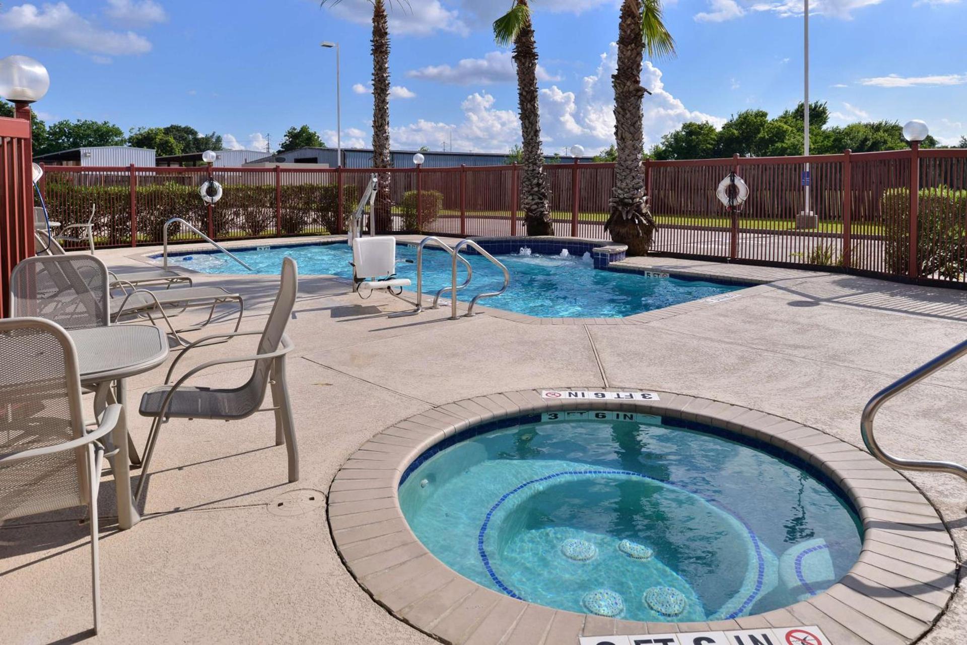 Hampton Inn Houston-Deer Park Ship Area photo 5