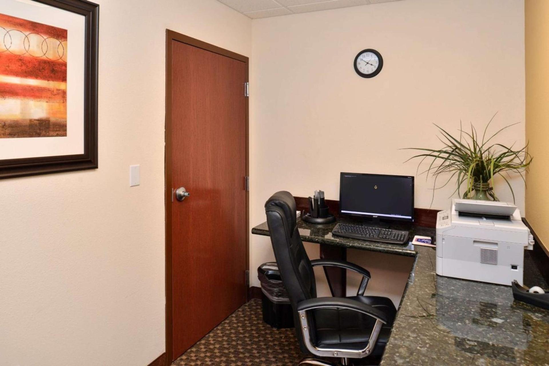 Hampton Inn Houston-Deer Park Ship Area photo 31