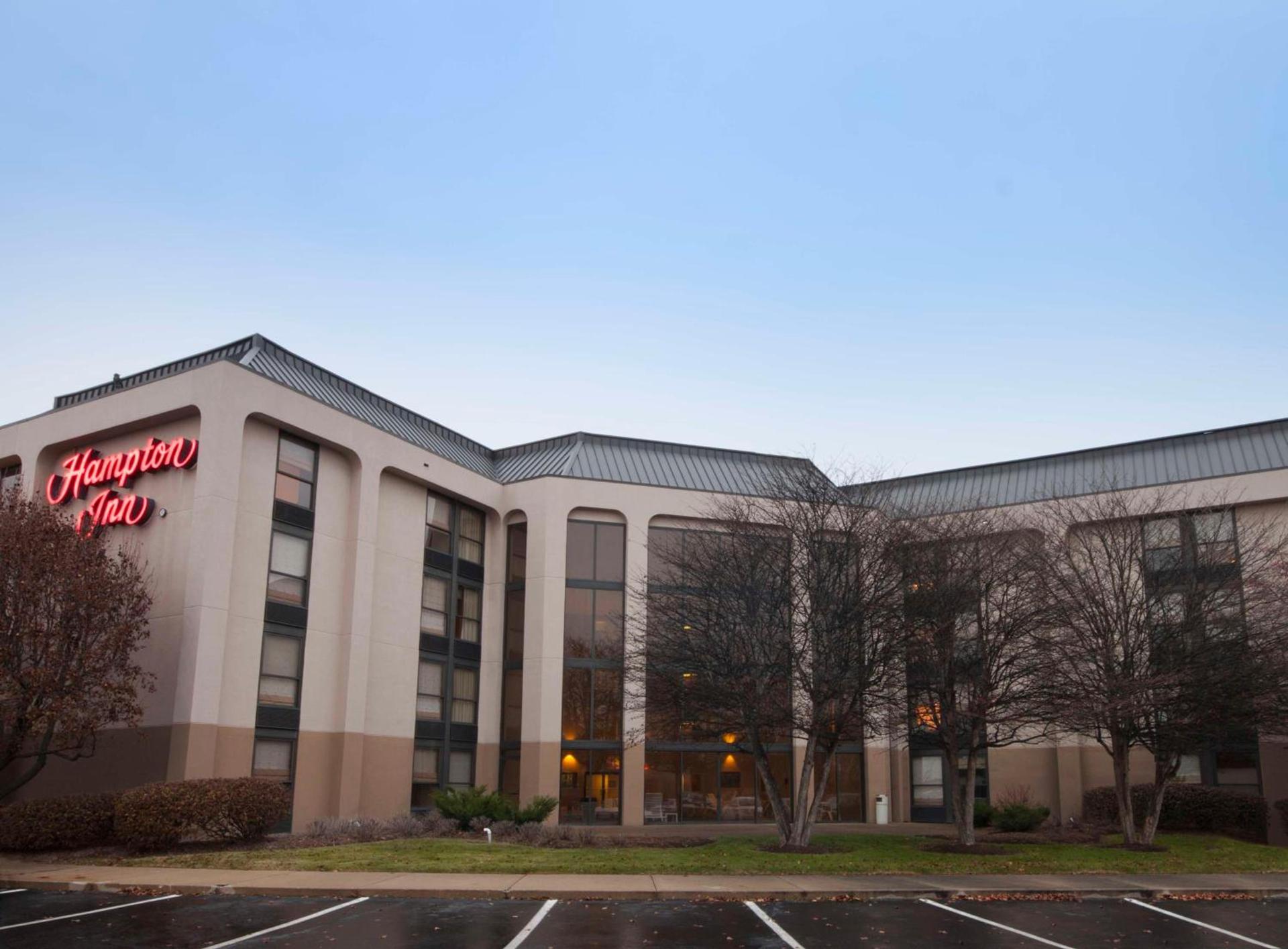 Hampton Inn Indianapolis Northeast/Castleton photo 2
