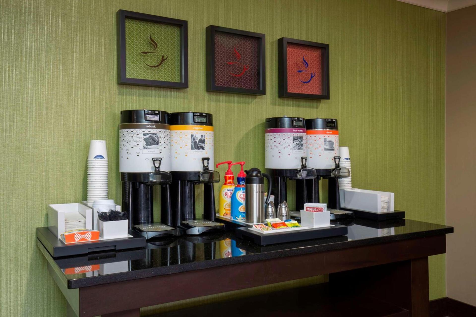 Hampton Inn Indianapolis Northeast/Castleton photo 11
