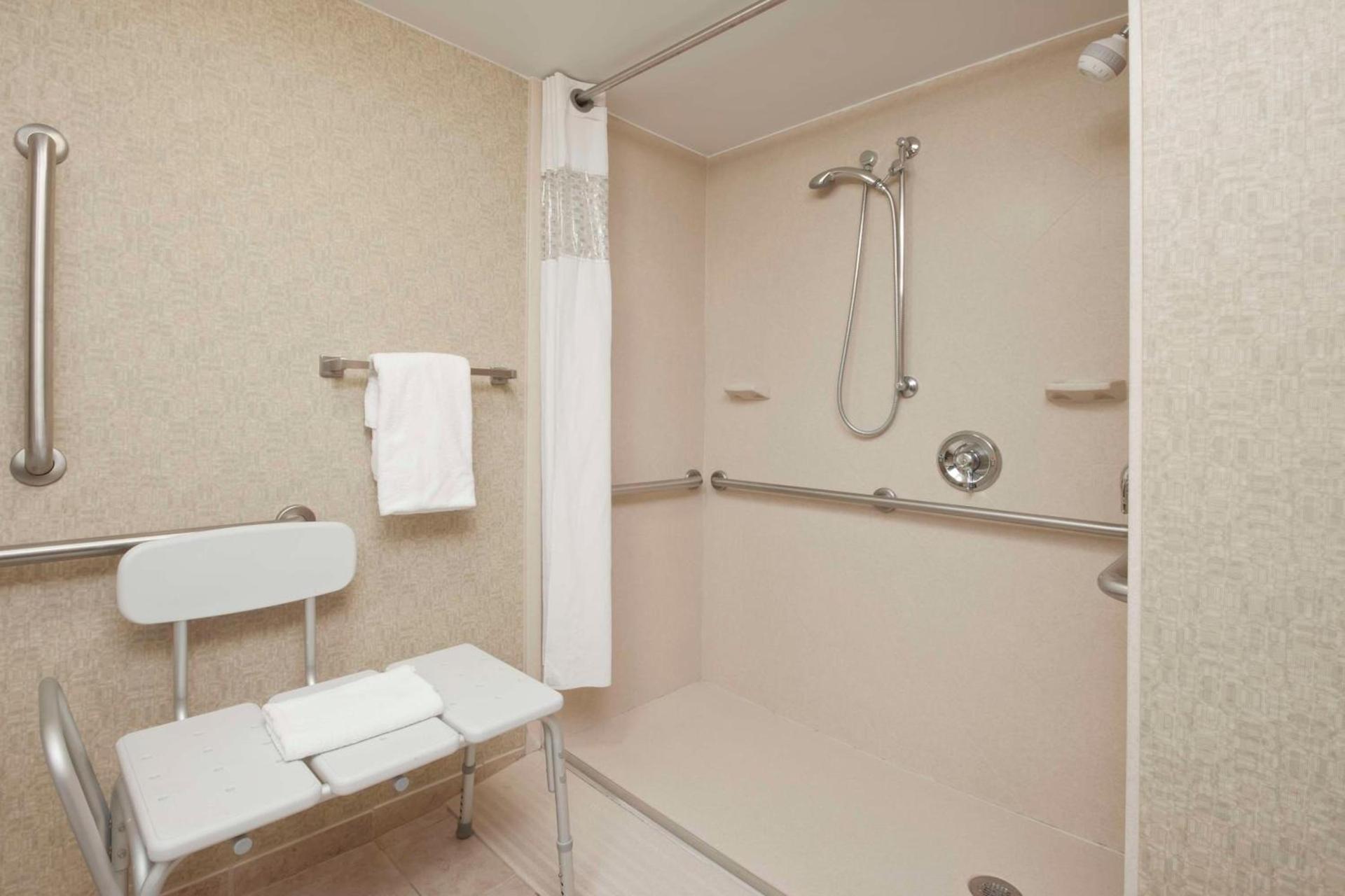 Hampton Inn Indianapolis Northeast/Castleton photo 26