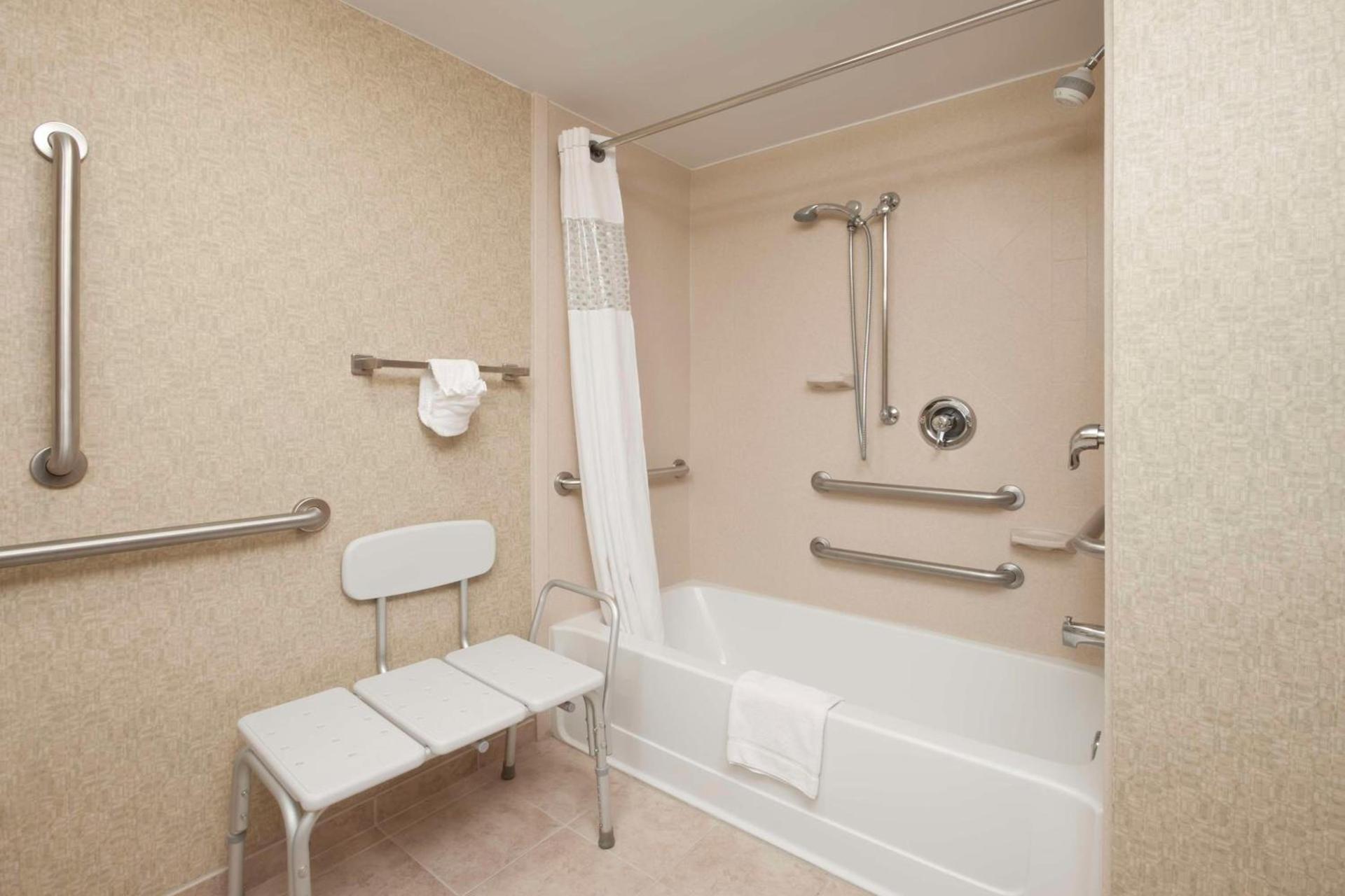 Hampton Inn Indianapolis Northeast/Castleton photo 27