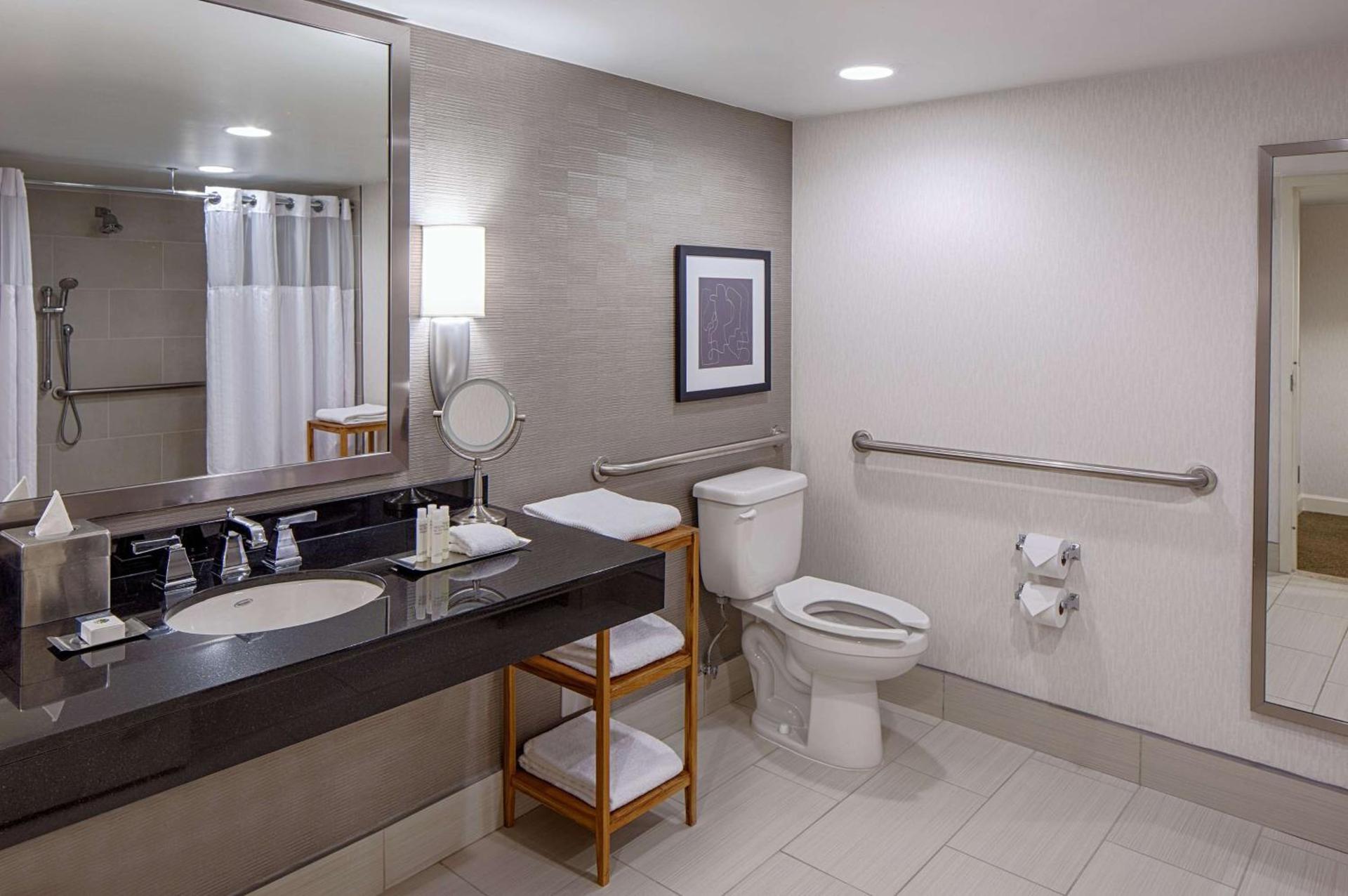 DoubleTree by Hilton Hotel Houston Greenway Plaza photo 22
