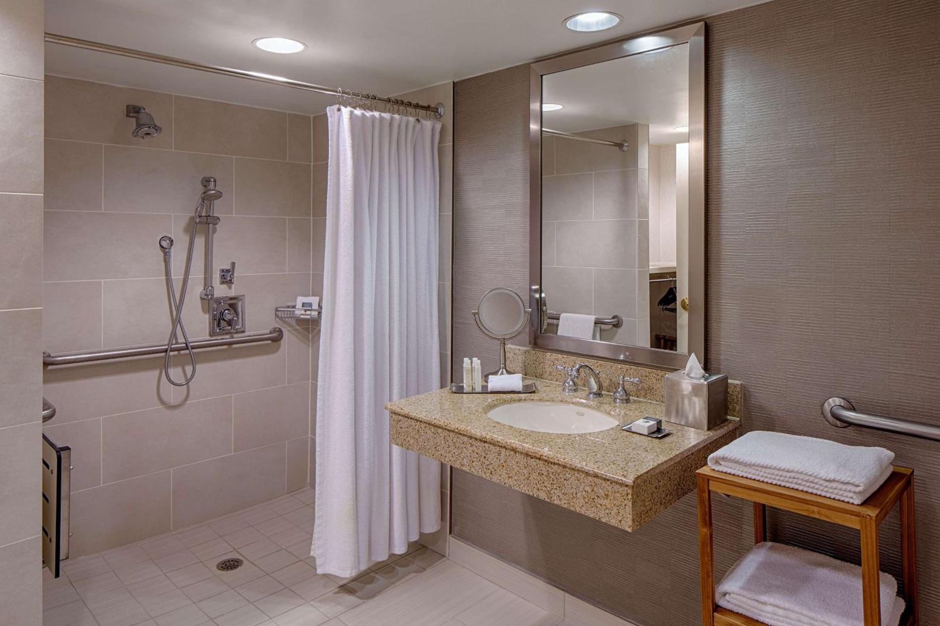 DoubleTree by Hilton Hotel Houston Greenway Plaza photo 23