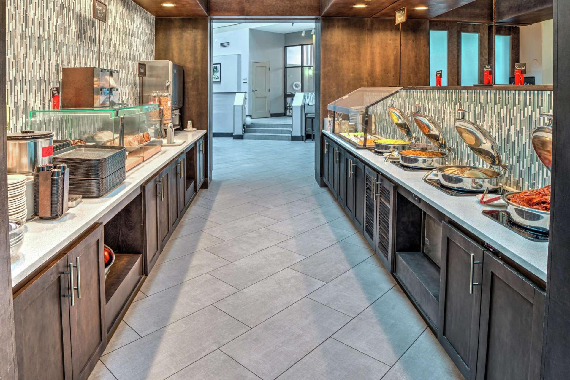 Embassy Suites by Hilton Indianapolis North photo 8