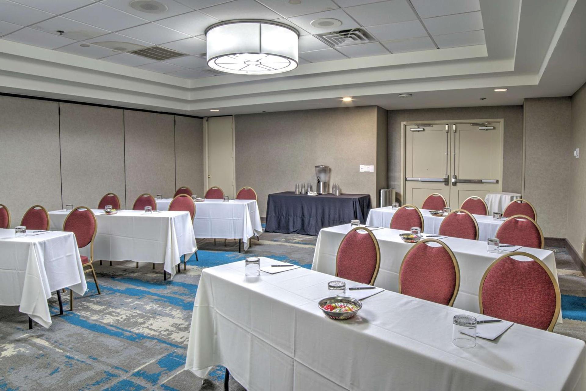 Embassy Suites by Hilton Indianapolis North photo 18