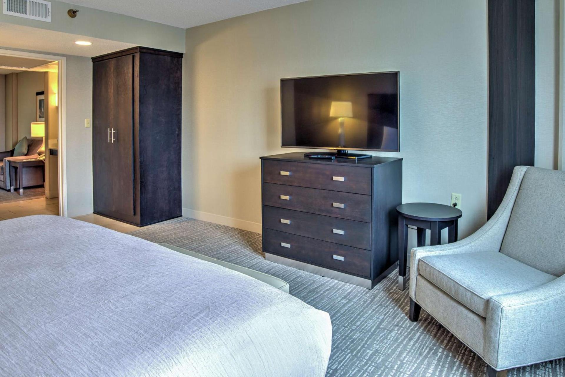 Embassy Suites by Hilton Indianapolis North photo 26