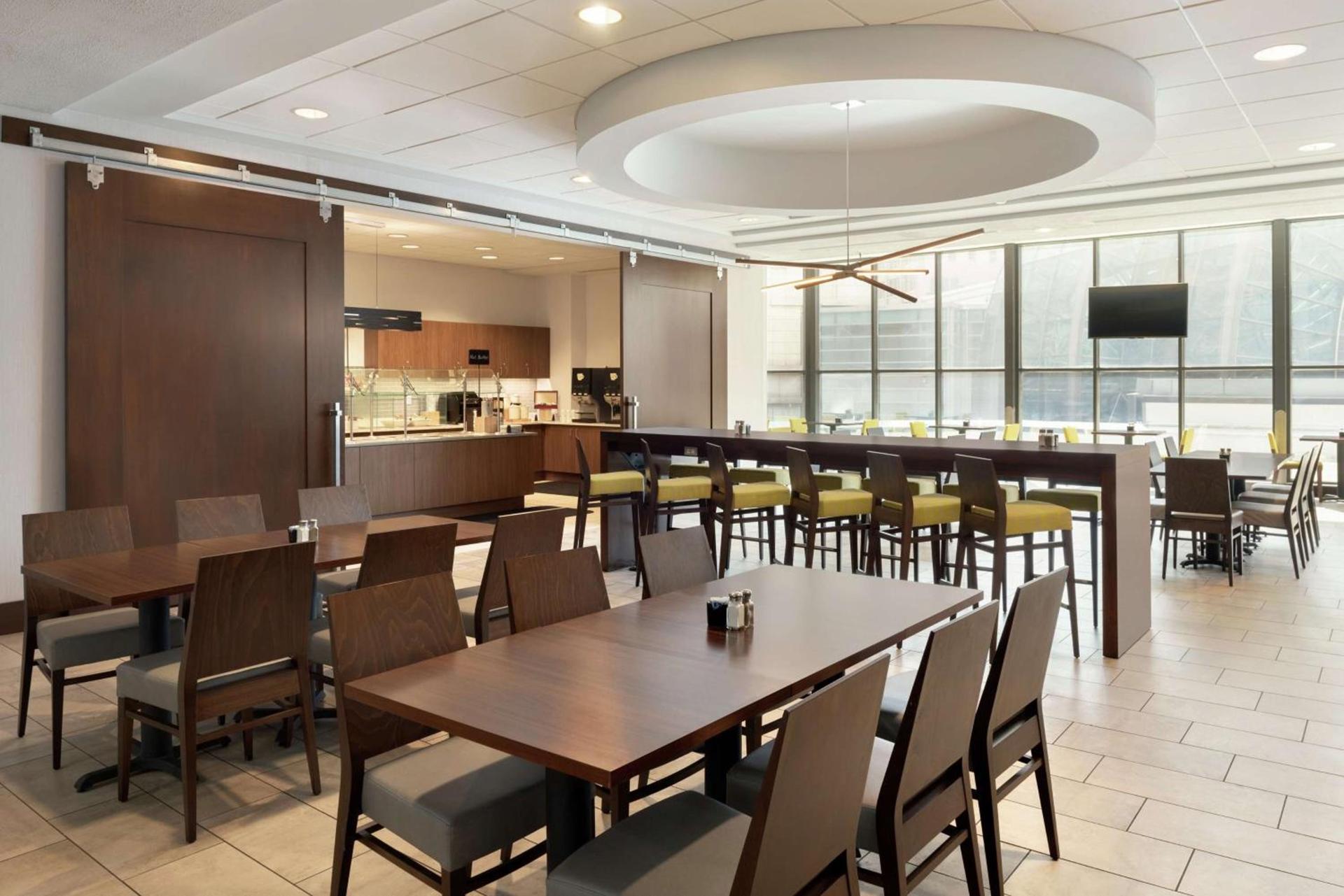 Embassy Suites by Hilton Indianapolis Downtown photo 13