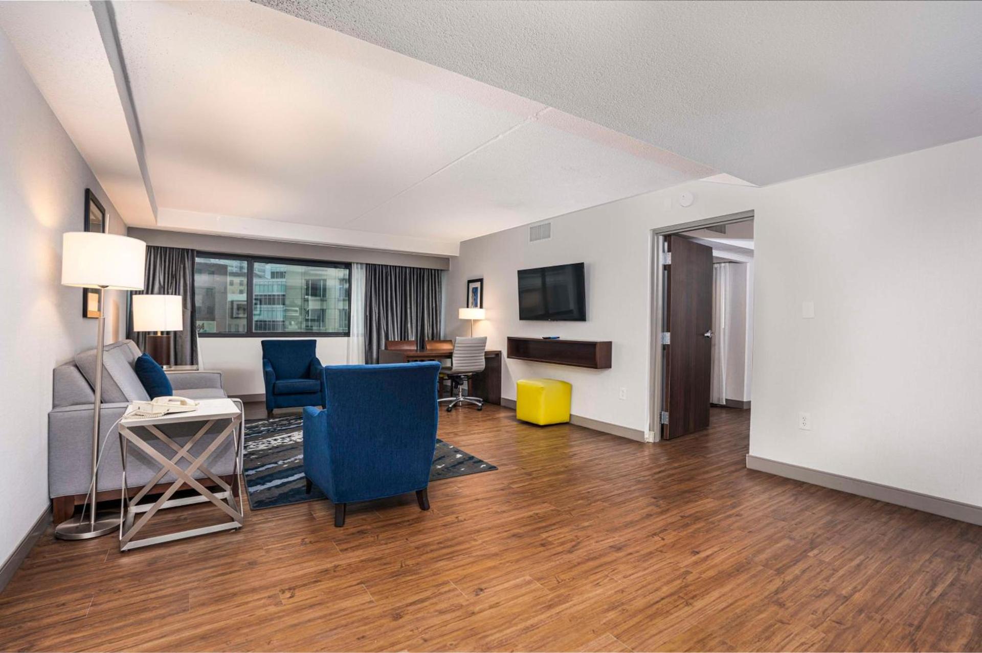 Embassy Suites by Hilton Indianapolis Downtown photo 17
