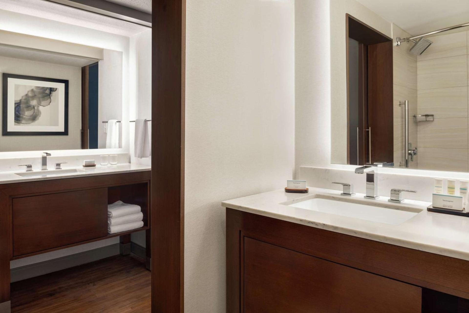 Embassy Suites by Hilton Indianapolis Downtown photo 34