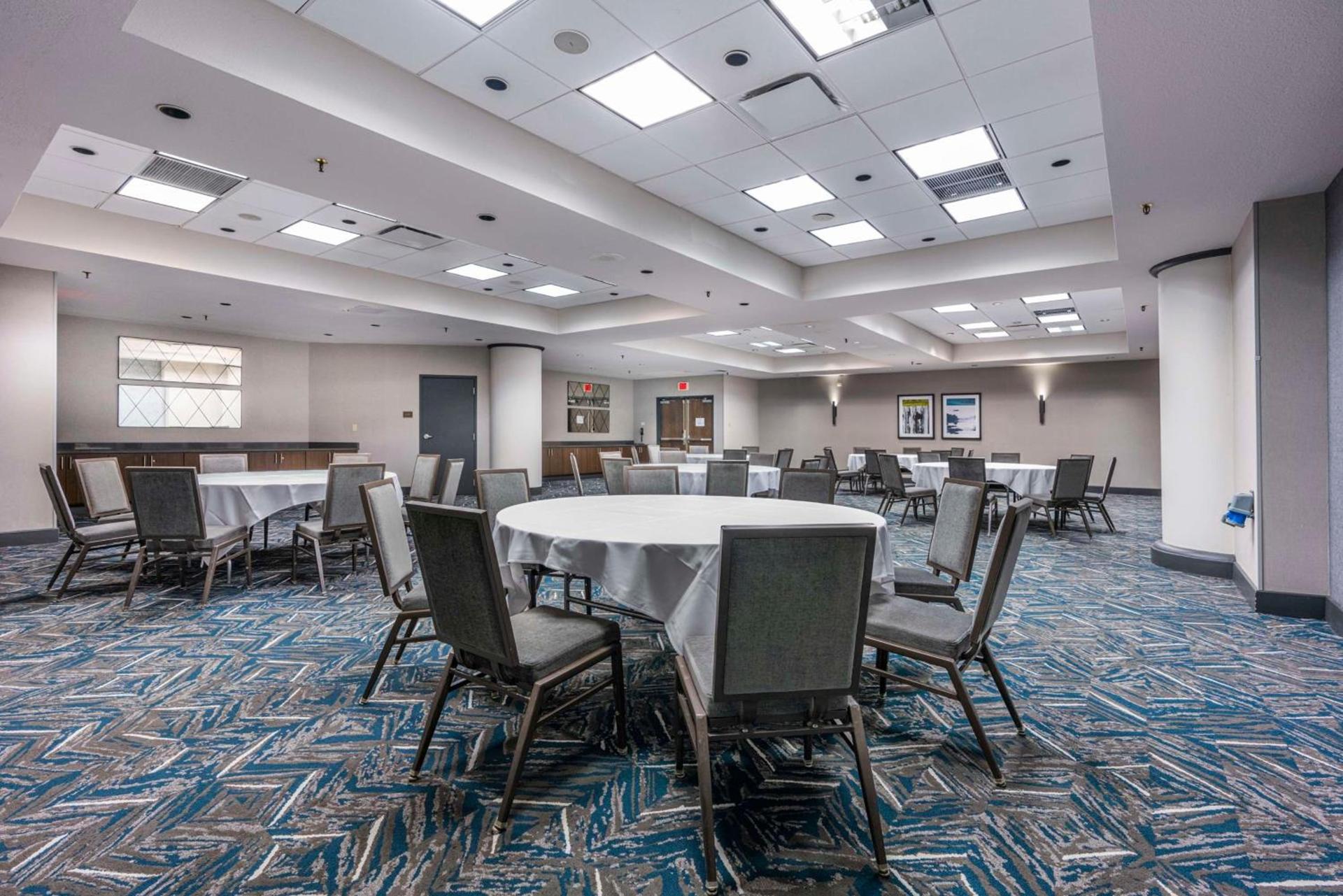 Embassy Suites by Hilton Indianapolis Downtown photo 46