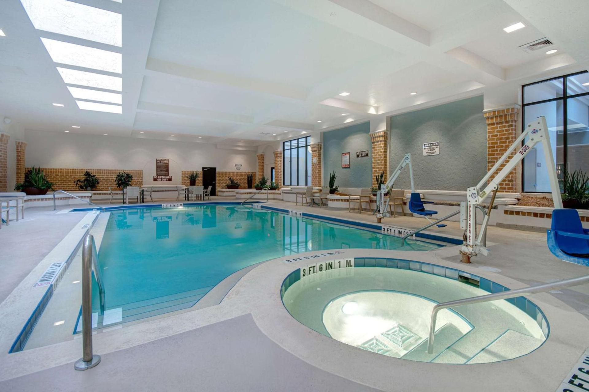 Embassy Suites by Hilton Jacksonville Baymeadows photo 18