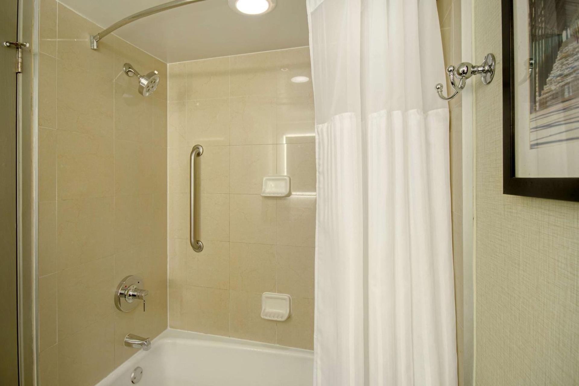 Embassy Suites by Hilton Jacksonville Baymeadows photo 34
