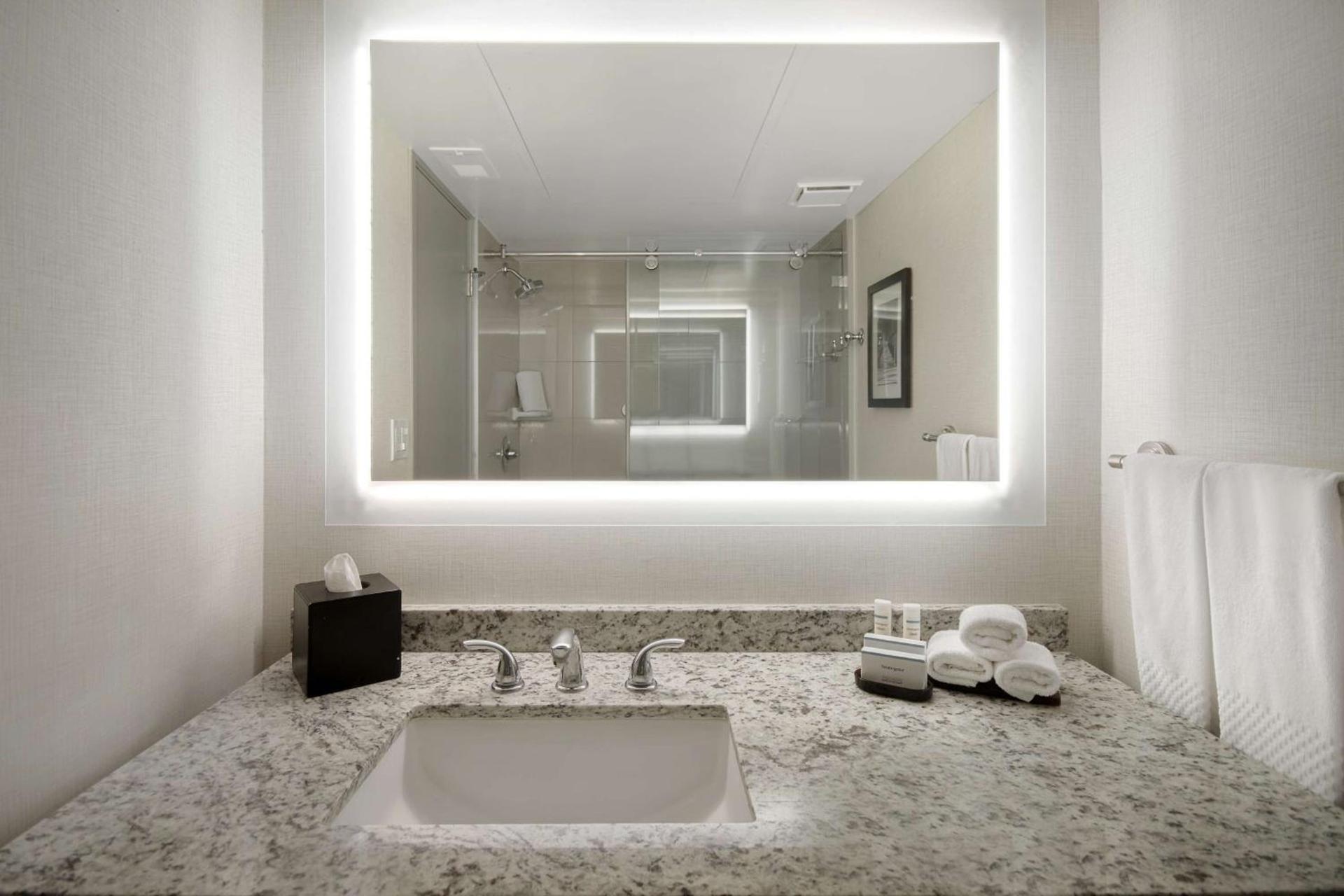 Embassy Suites by Hilton Jacksonville Baymeadows photo 35