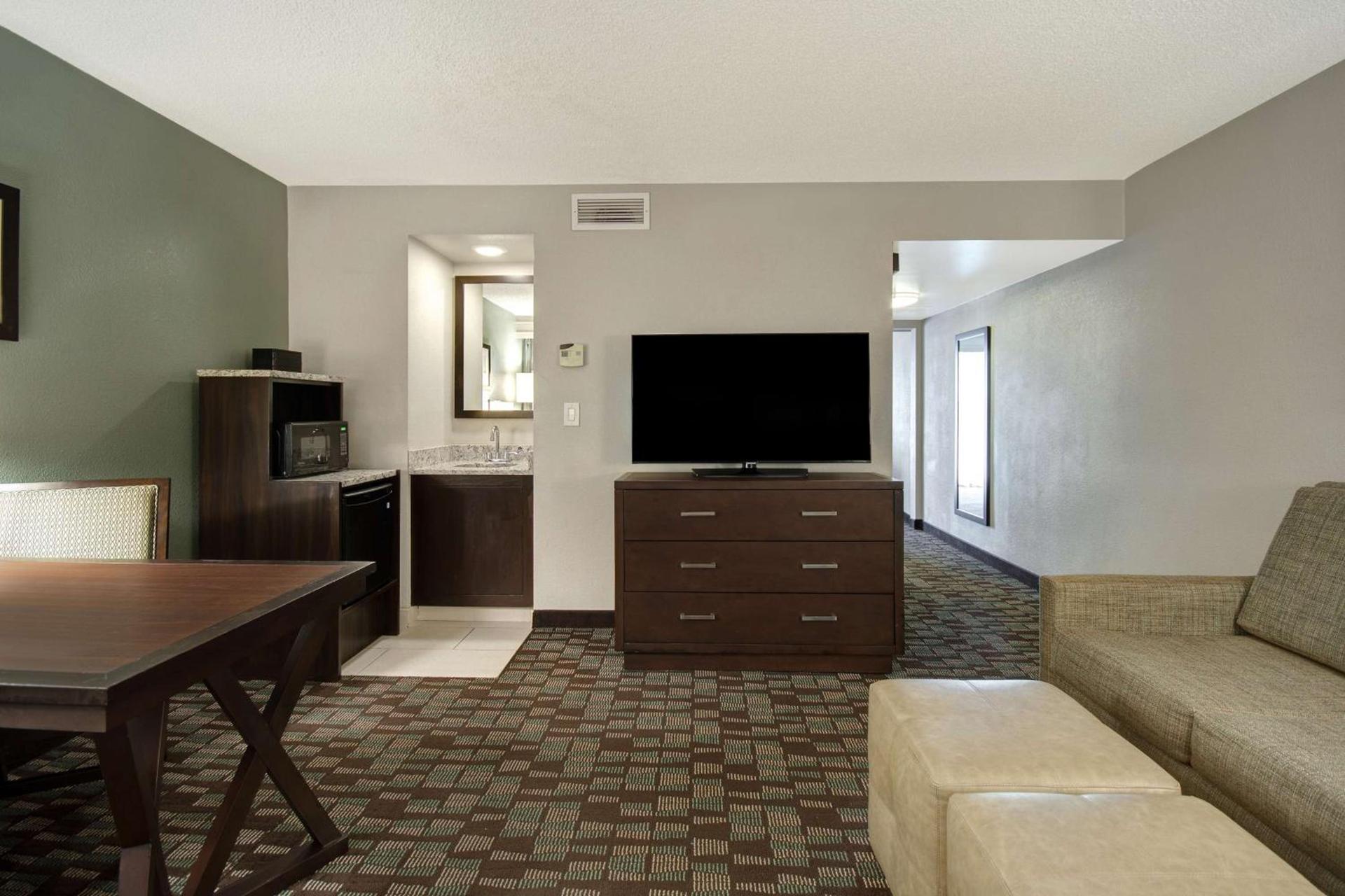 Embassy Suites by Hilton Jacksonville Baymeadows photo 37