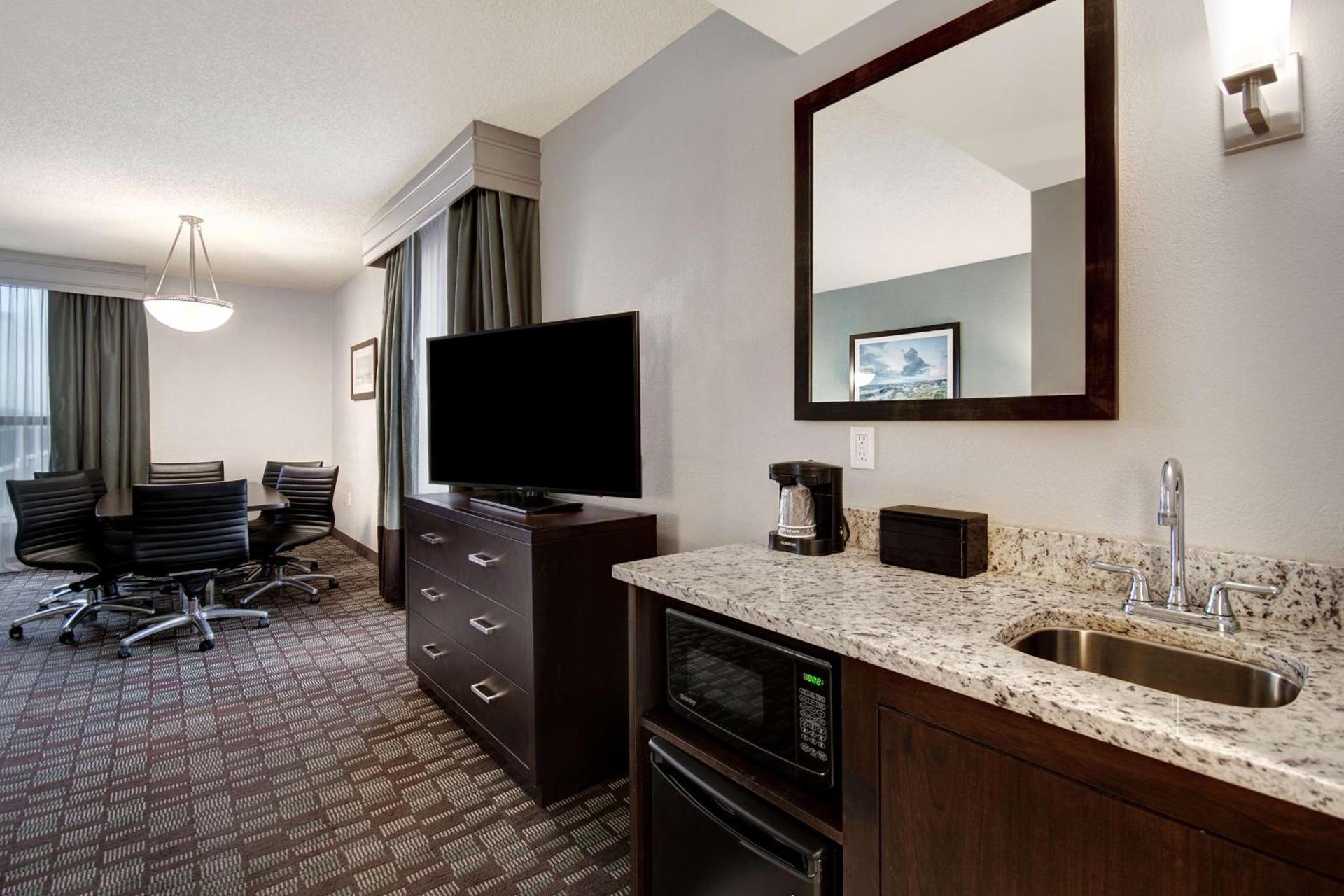 Embassy Suites by Hilton Jacksonville Baymeadows photo 36
