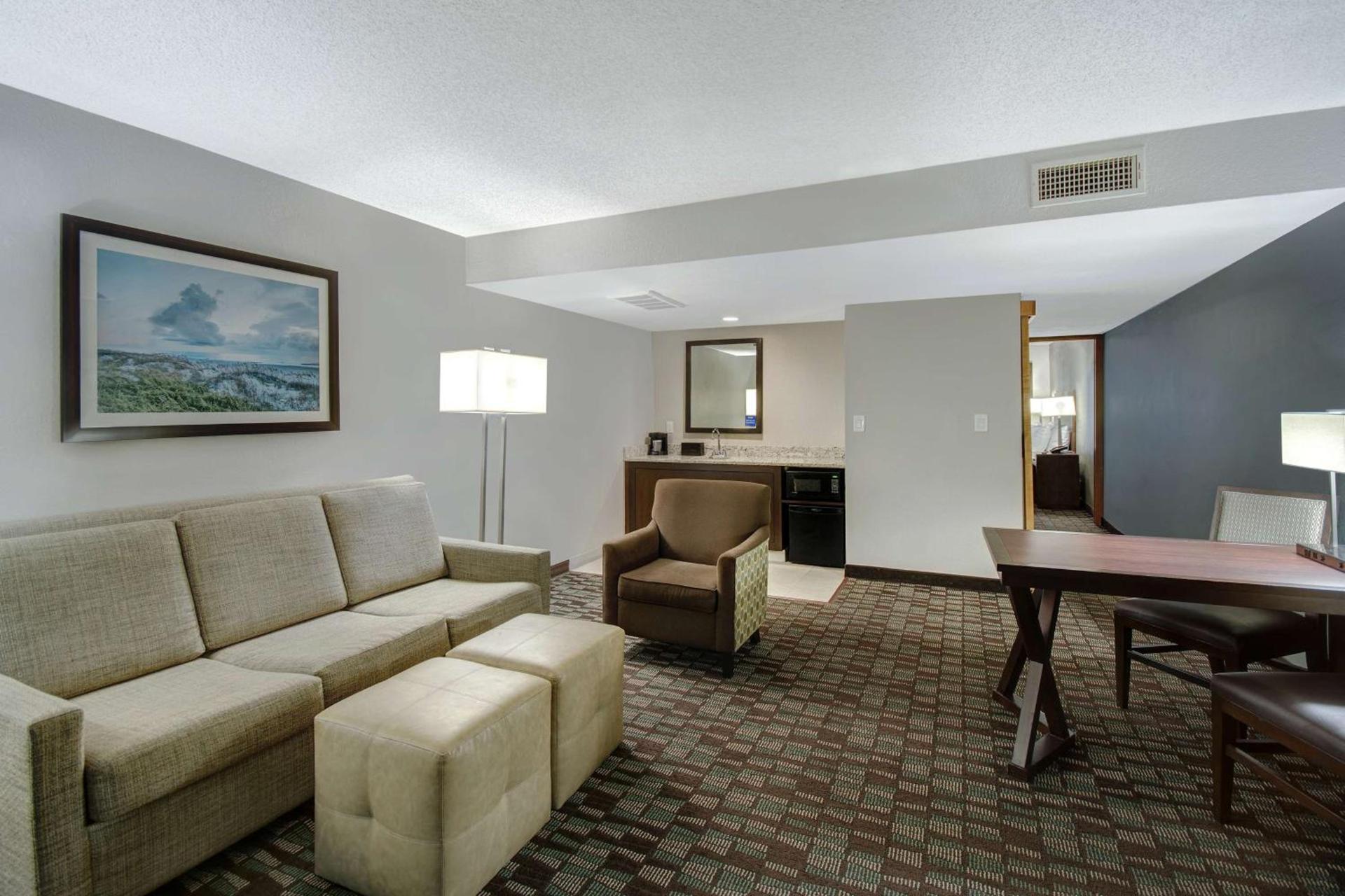 Embassy Suites by Hilton Jacksonville Baymeadows photo 43