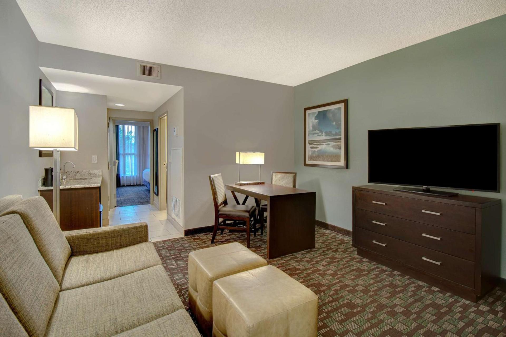 Embassy Suites by Hilton Jacksonville Baymeadows photo 41