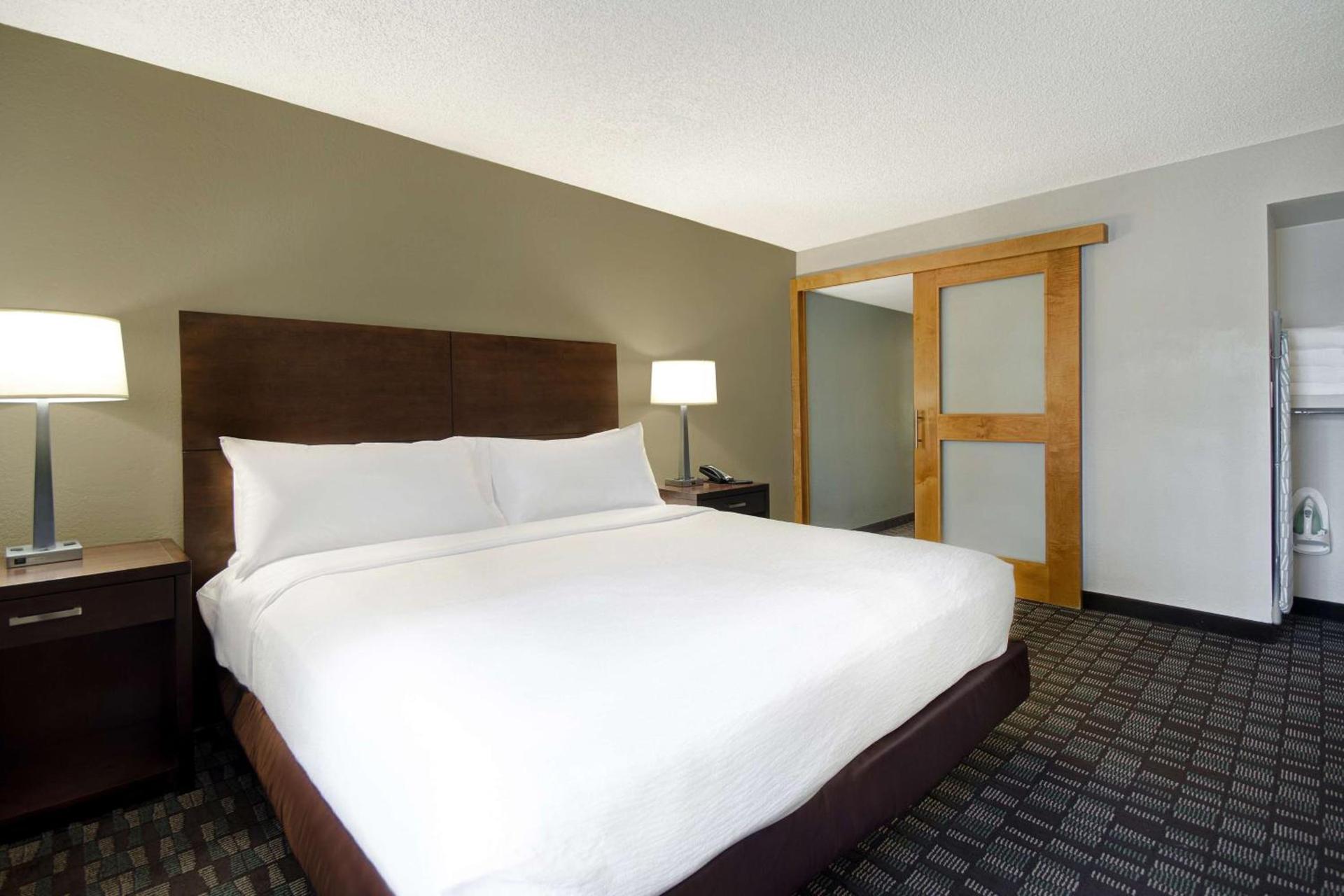 Embassy Suites by Hilton Jacksonville Baymeadows photo 46
