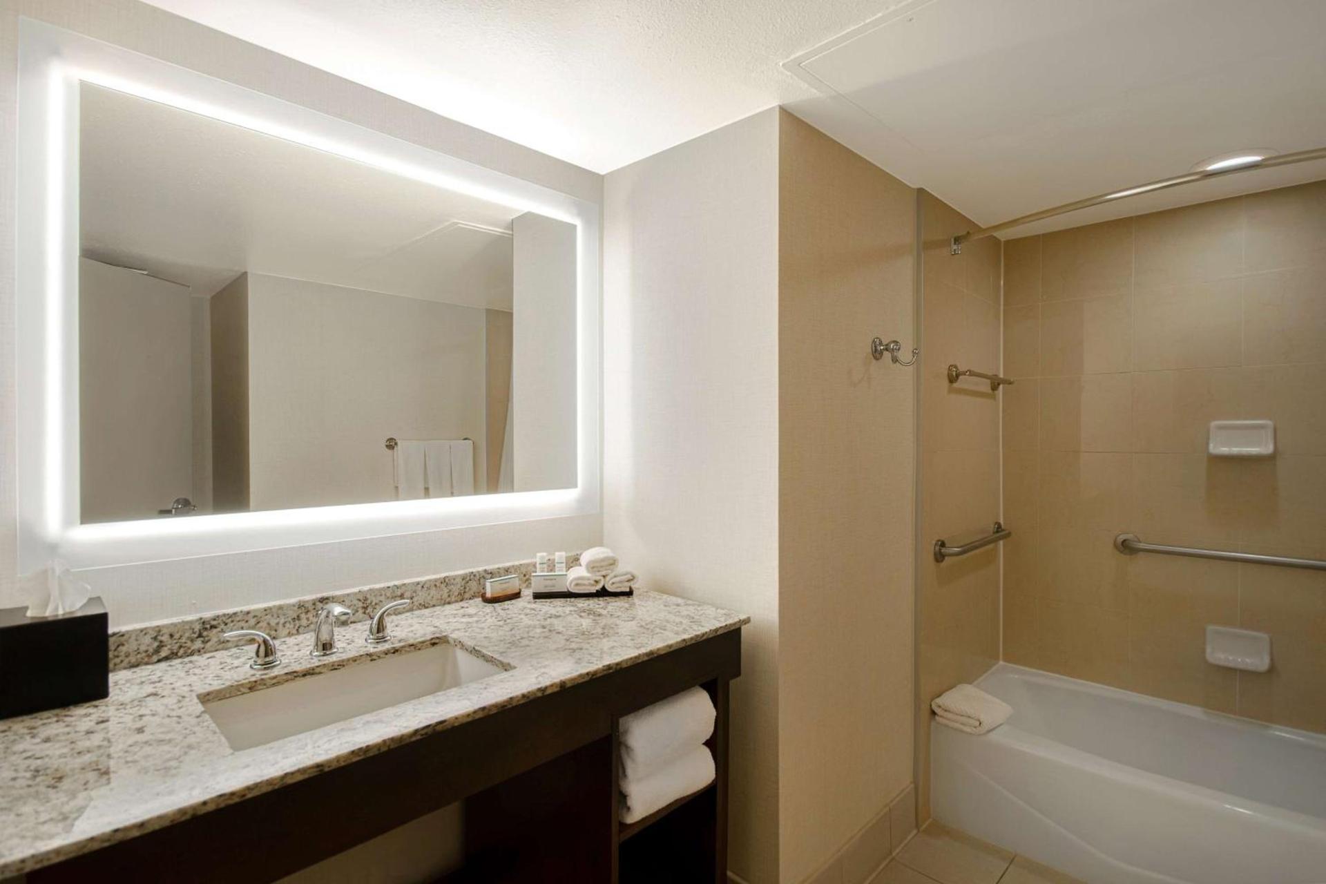 Embassy Suites by Hilton Jacksonville Baymeadows photo 49