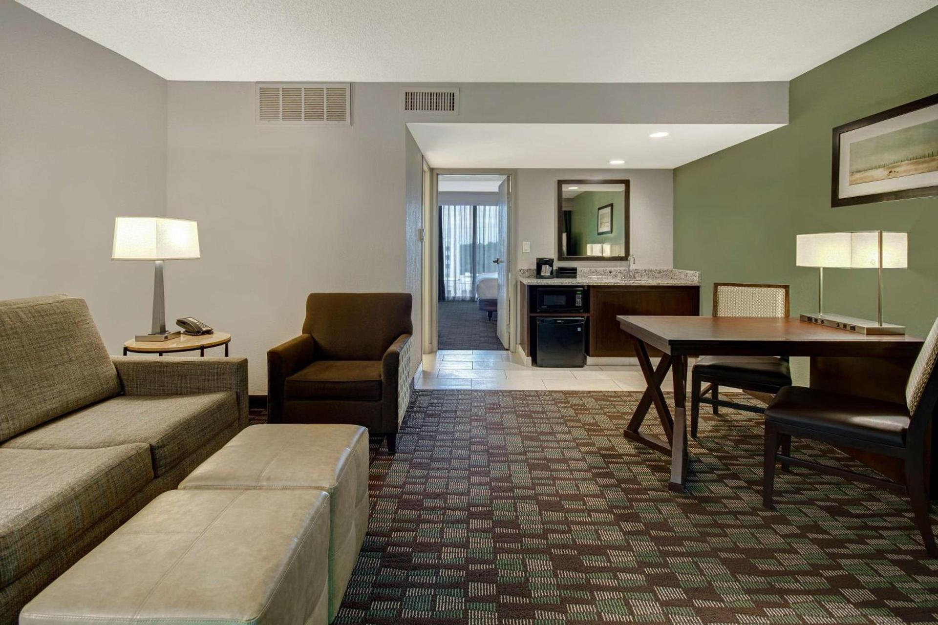 Embassy Suites by Hilton Jacksonville Baymeadows photo 51