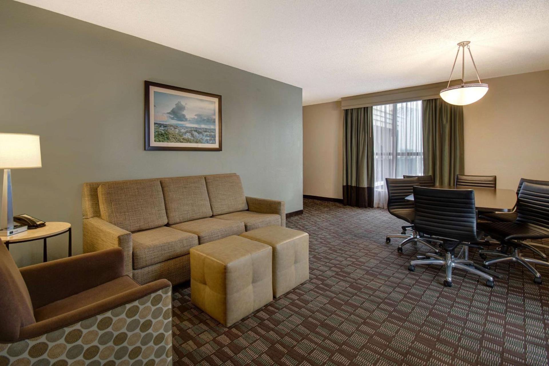 Embassy Suites by Hilton Jacksonville Baymeadows photo 53