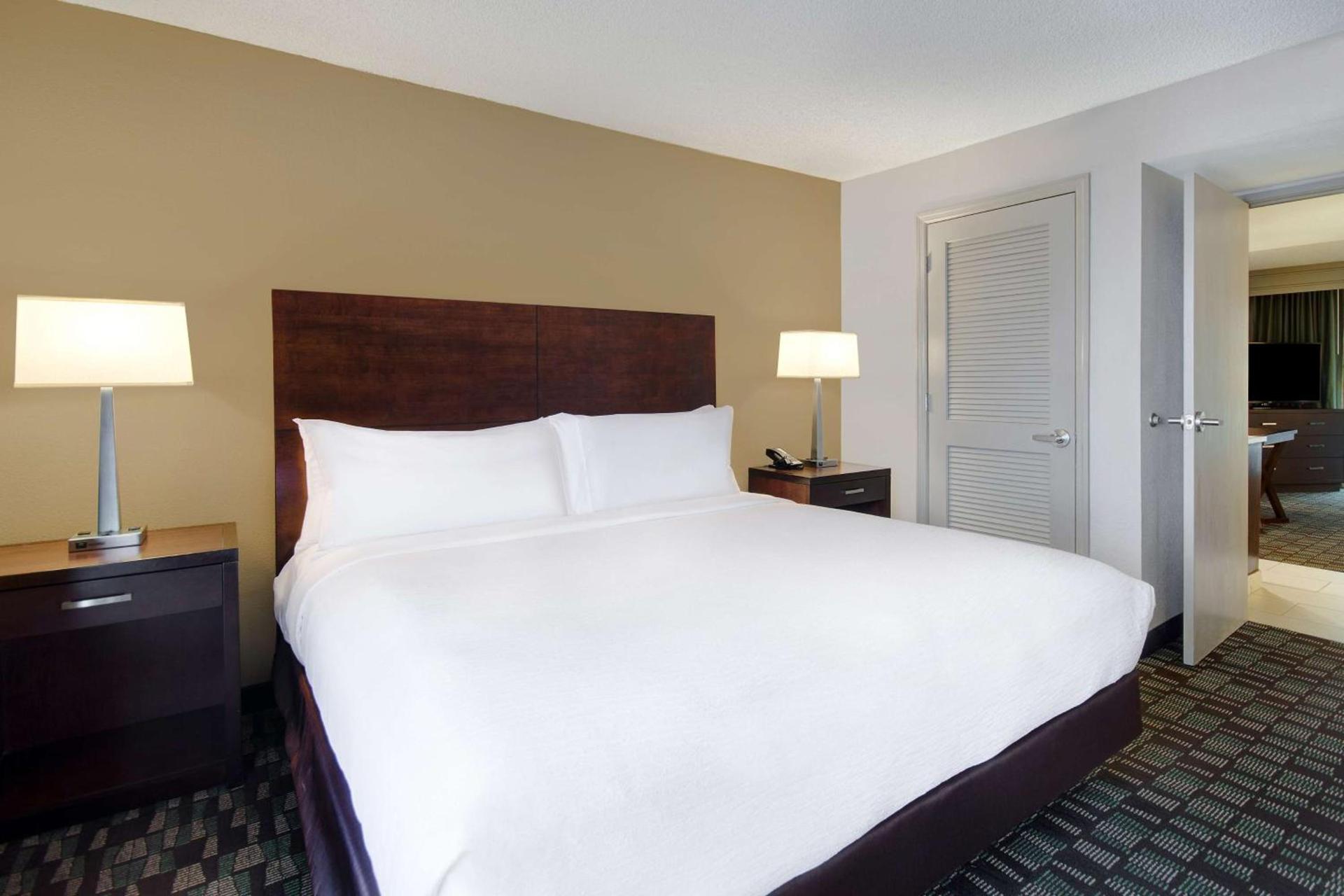 Embassy Suites by Hilton Jacksonville Baymeadows photo 58