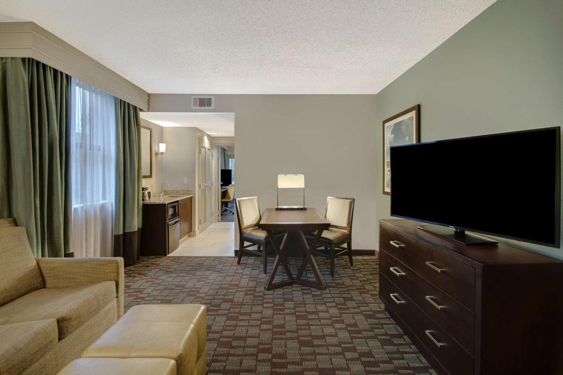 Embassy Suites by Hilton Jacksonville Baymeadows photo 60