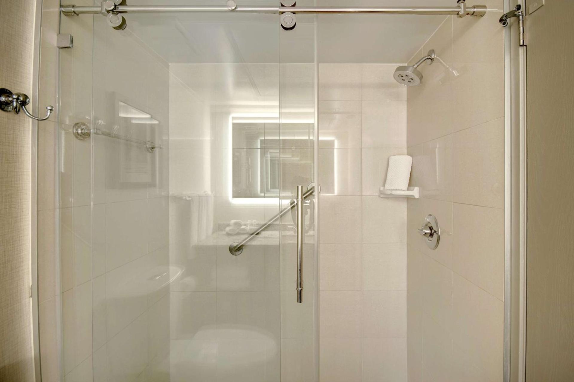 Embassy Suites by Hilton Jacksonville Baymeadows photo 62