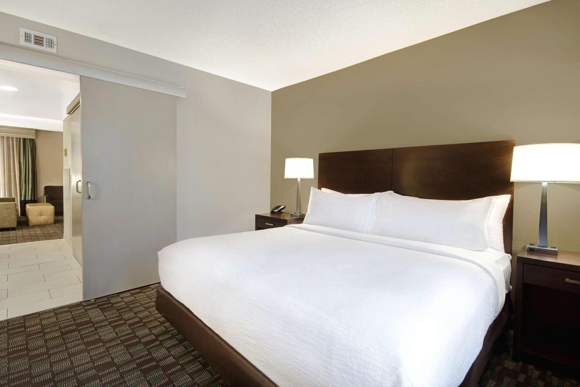 Embassy Suites by Hilton Jacksonville Baymeadows photo 63
