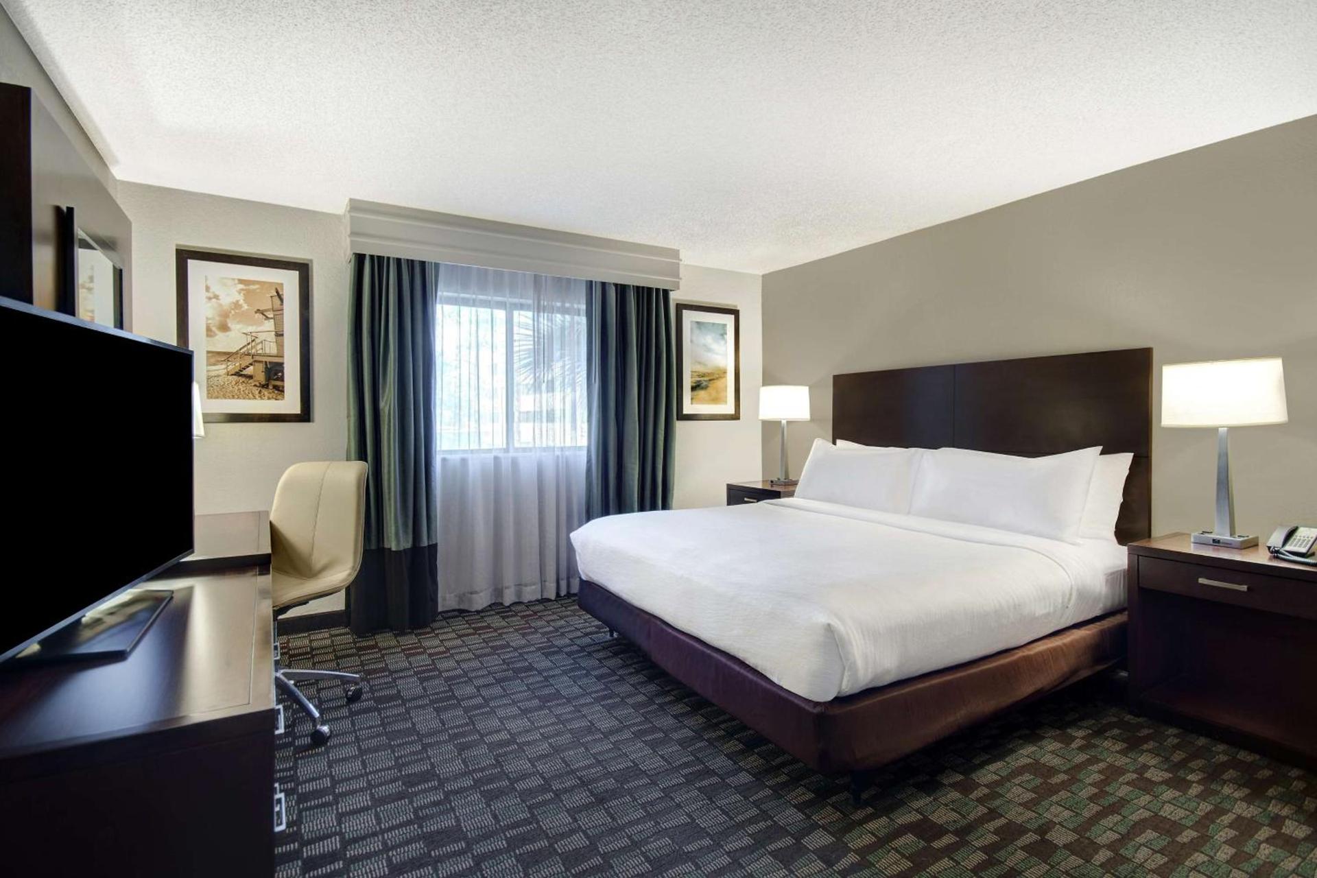 Embassy Suites by Hilton Jacksonville Baymeadows photo 83
