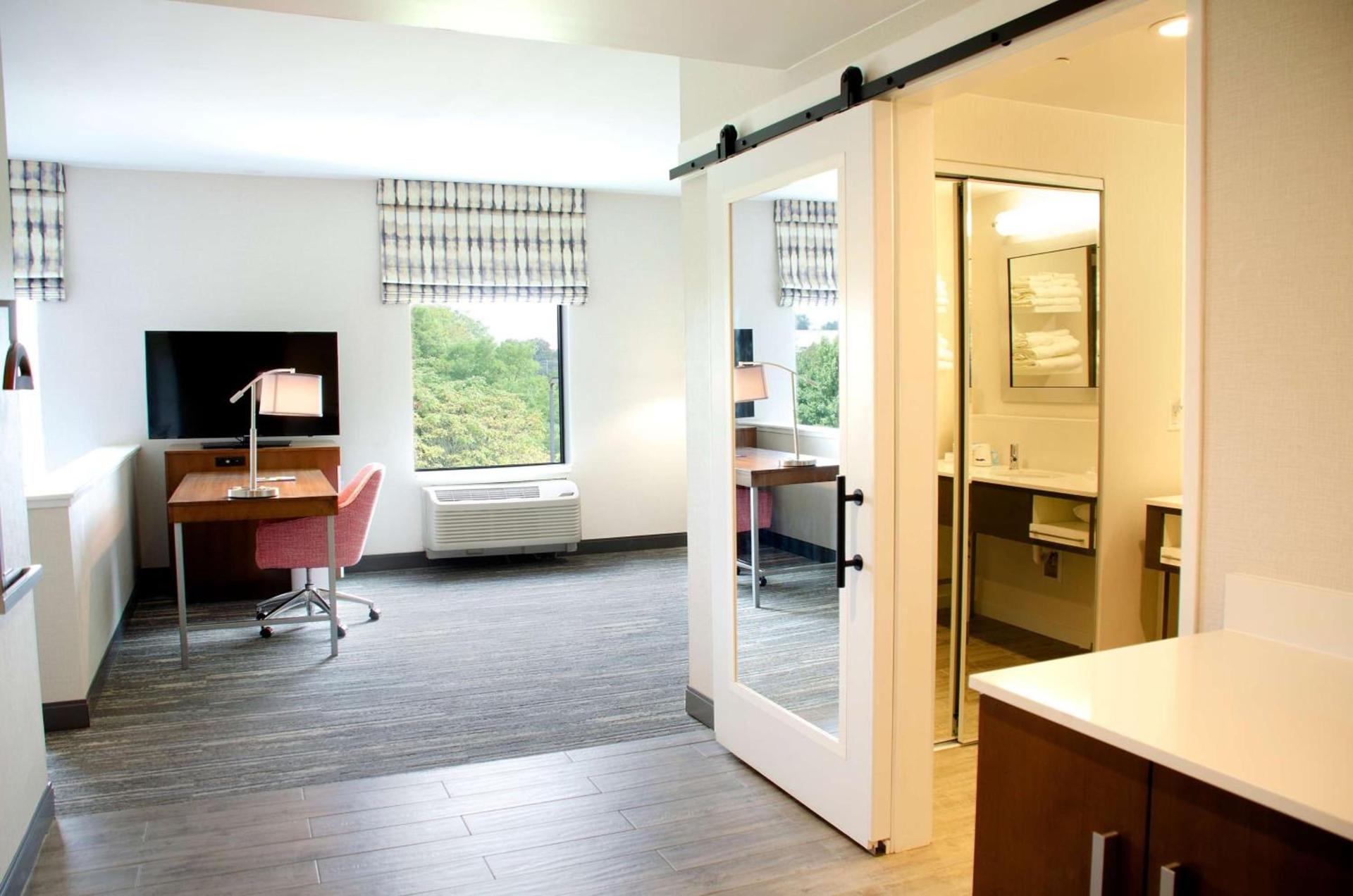 Hampton Inn Lebanon photo 14