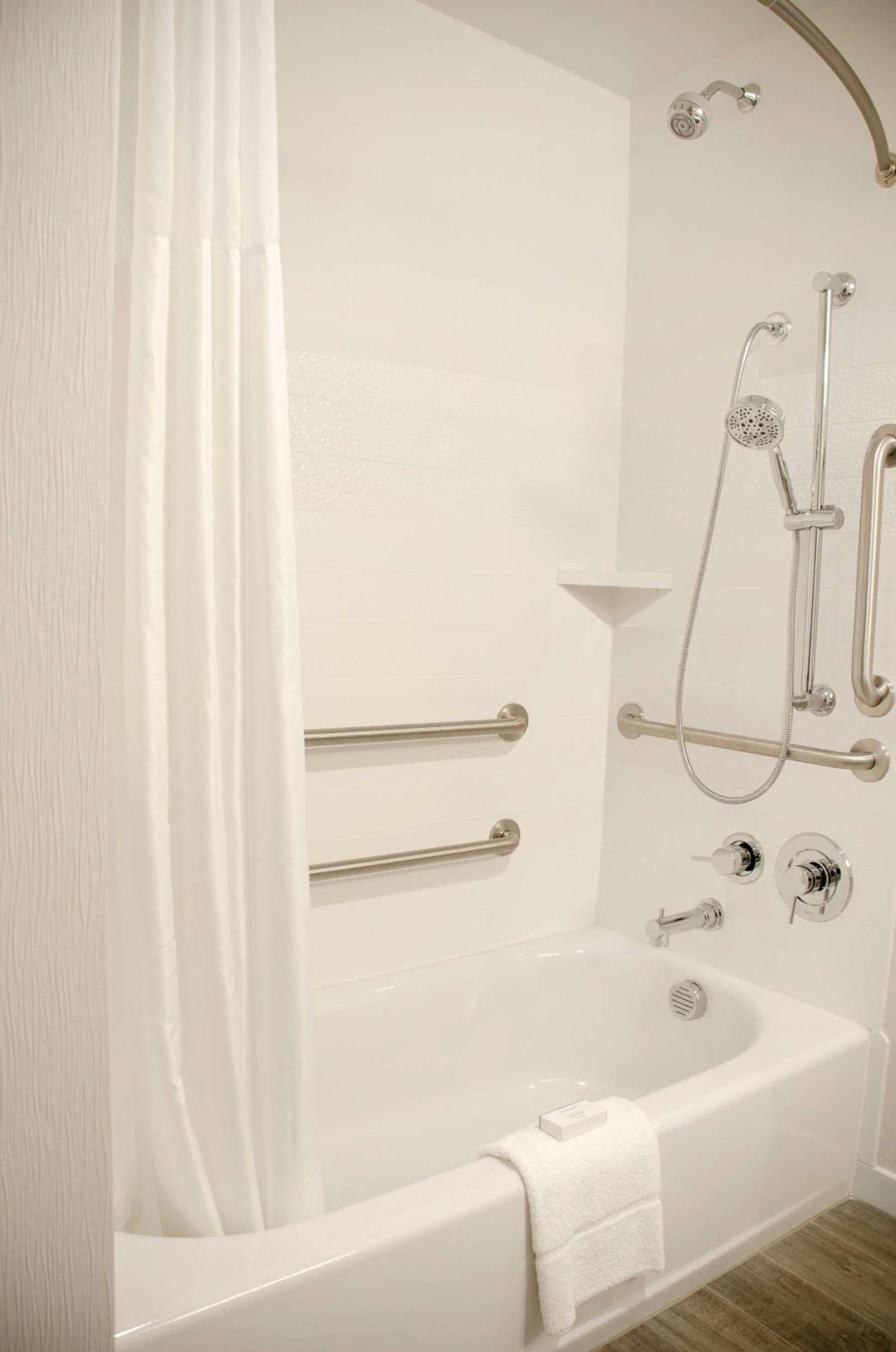Hampton Inn Lebanon photo 19